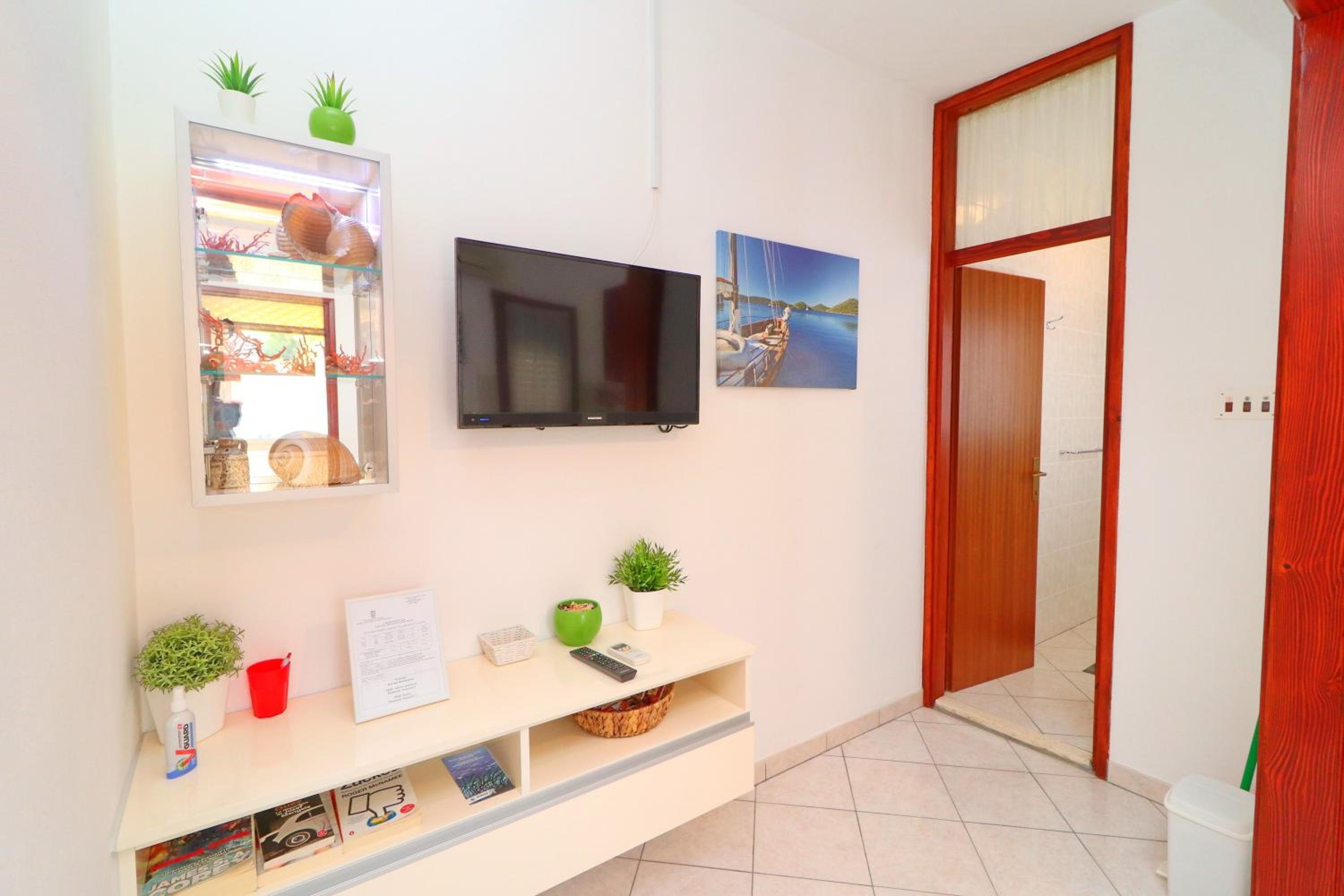 One Bedroom Apartment with Balcony and Sea View