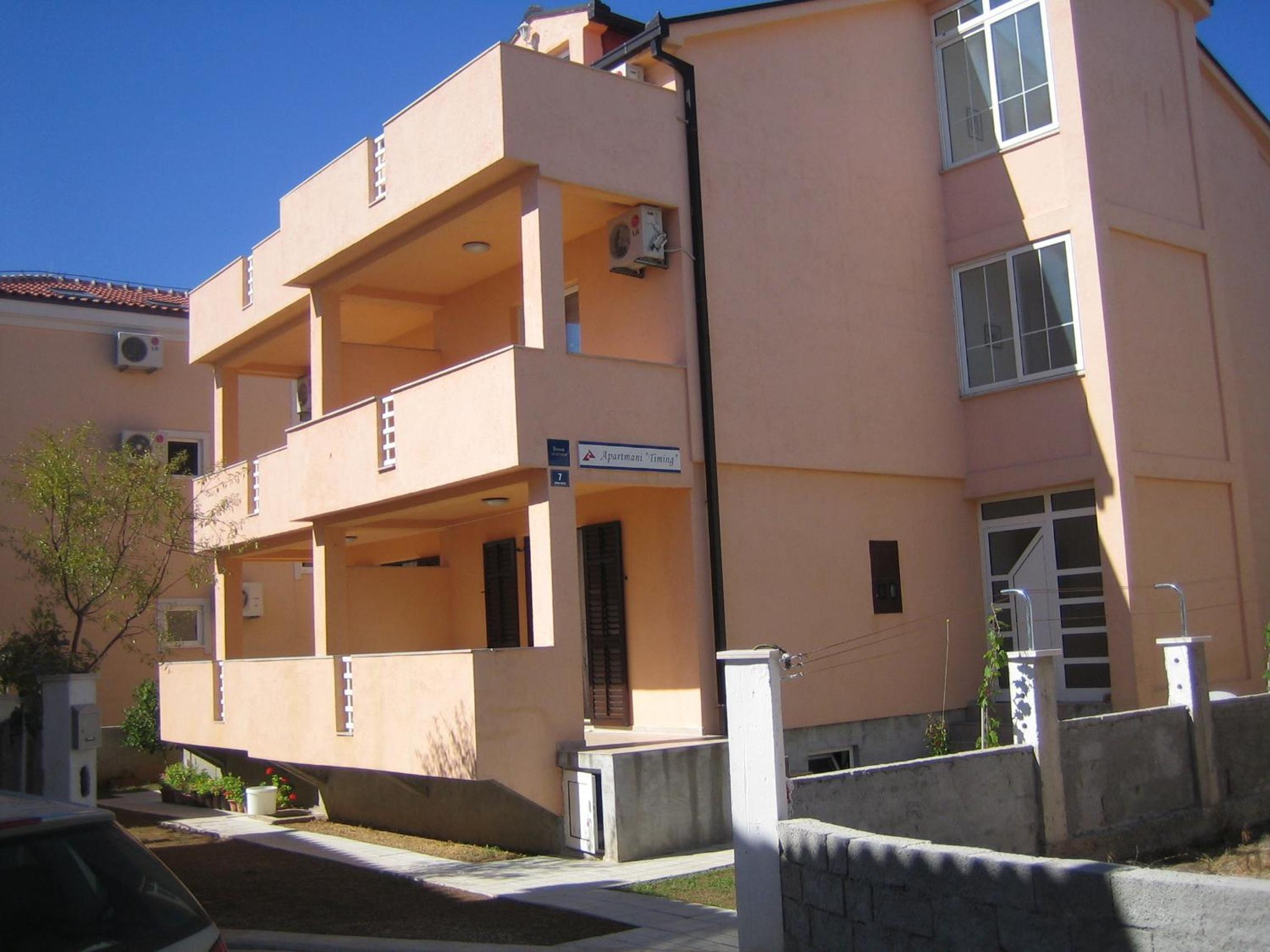 Studio with Balcony - Photo 7