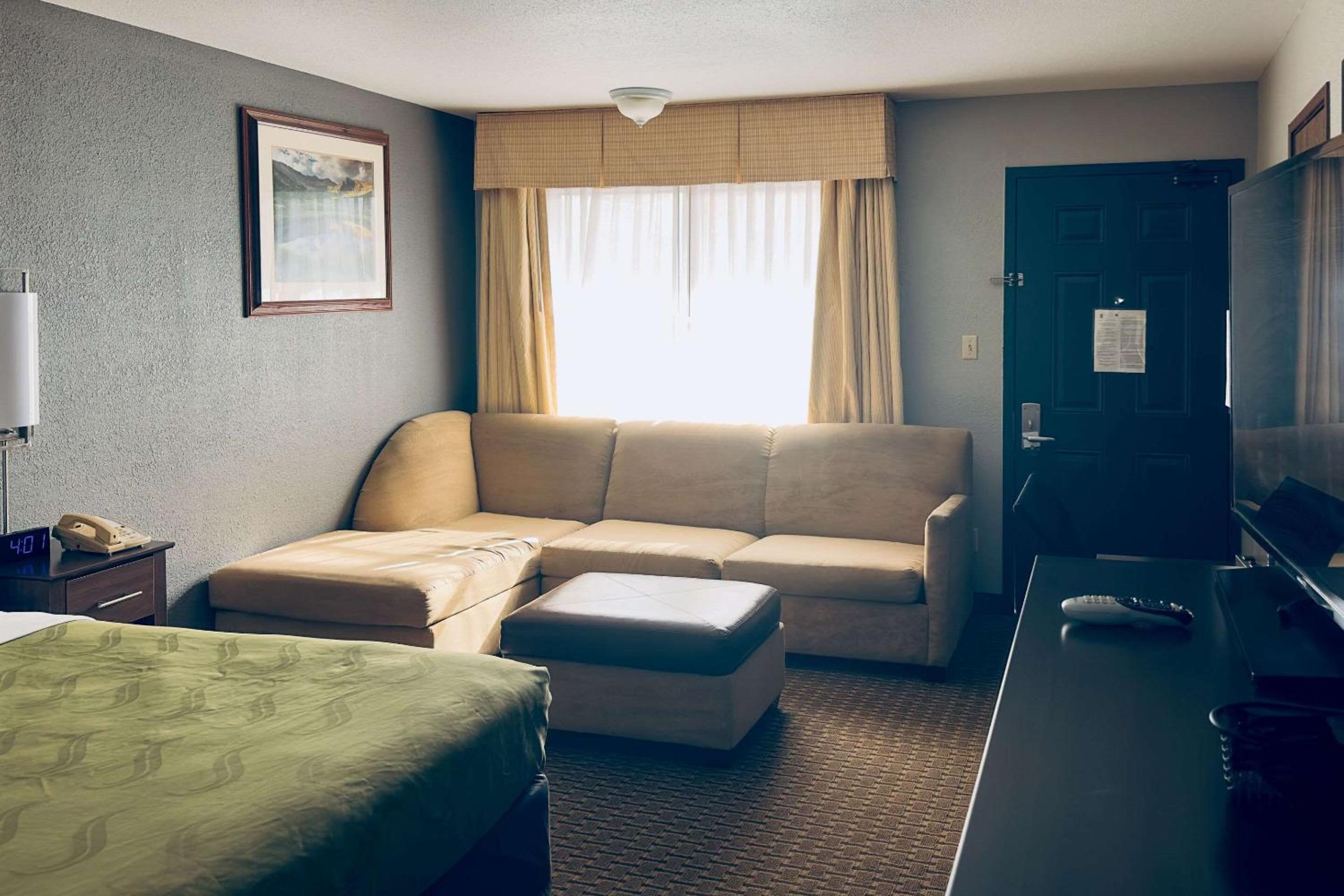 King Room with Sofa Bed - Non-Smoking photo 1
