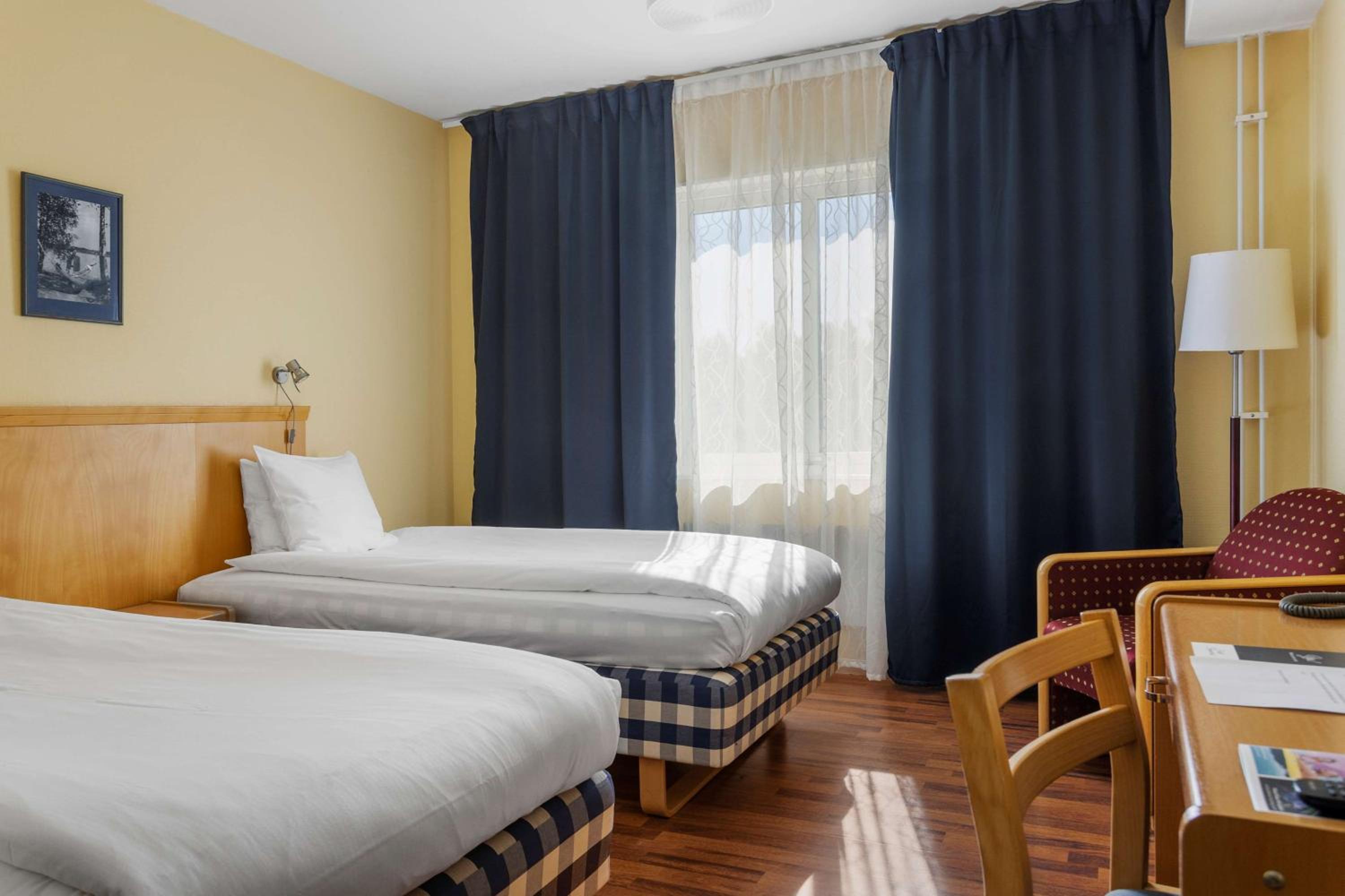 Twin Room - Non-Smoking photo 1