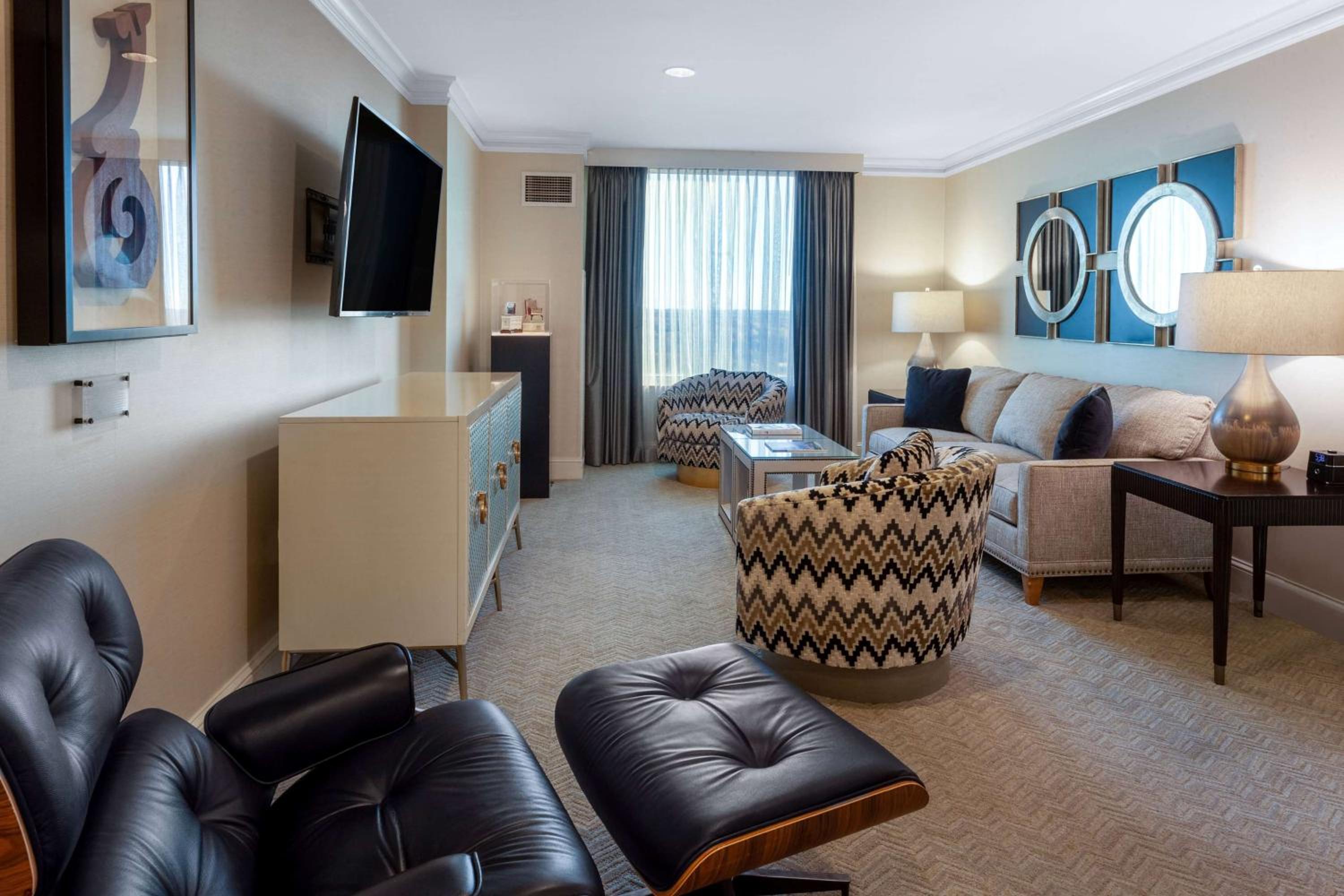 One-Bedroom King Suite - Non-Smoking