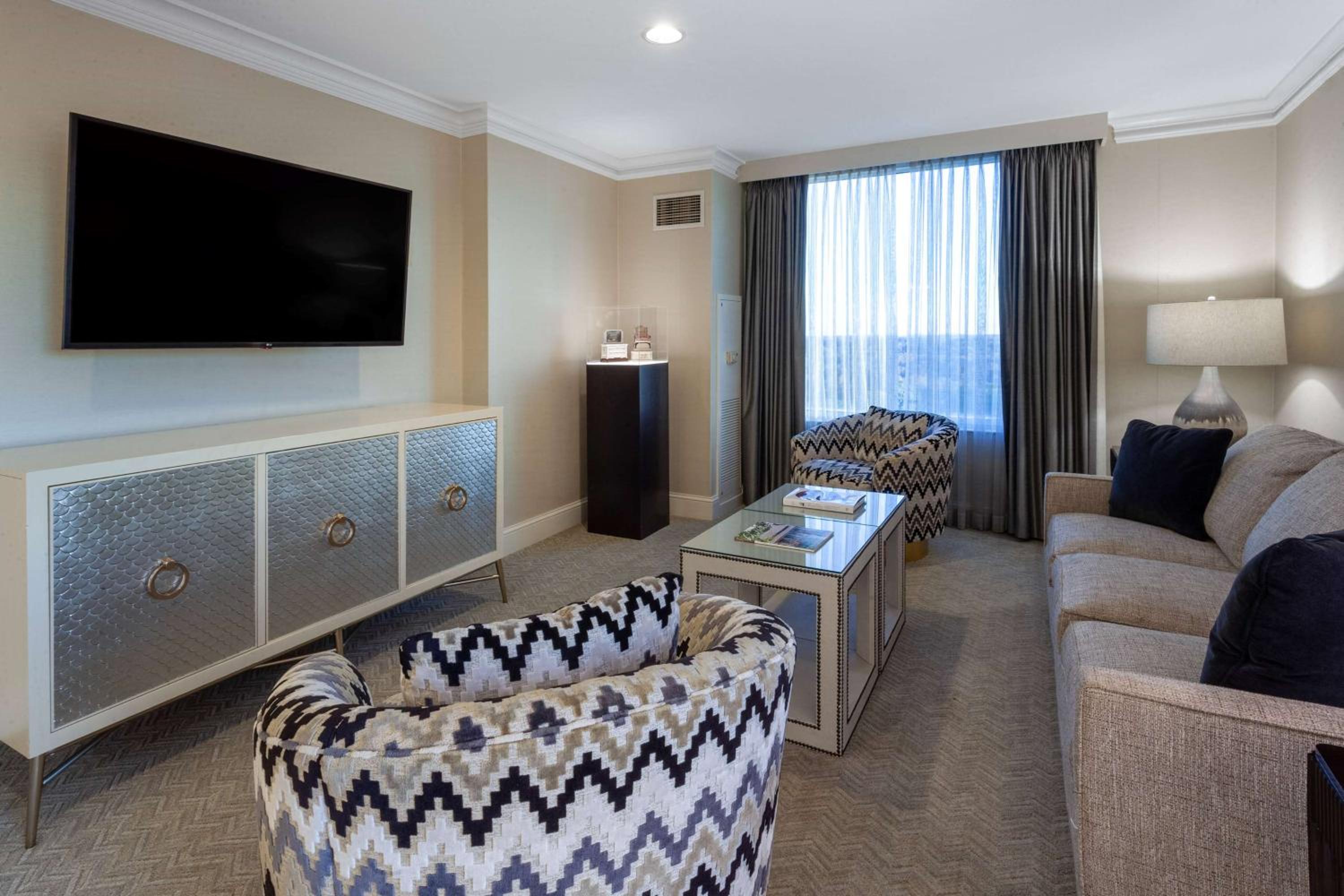 One-Bedroom King Suite - Non-Smoking