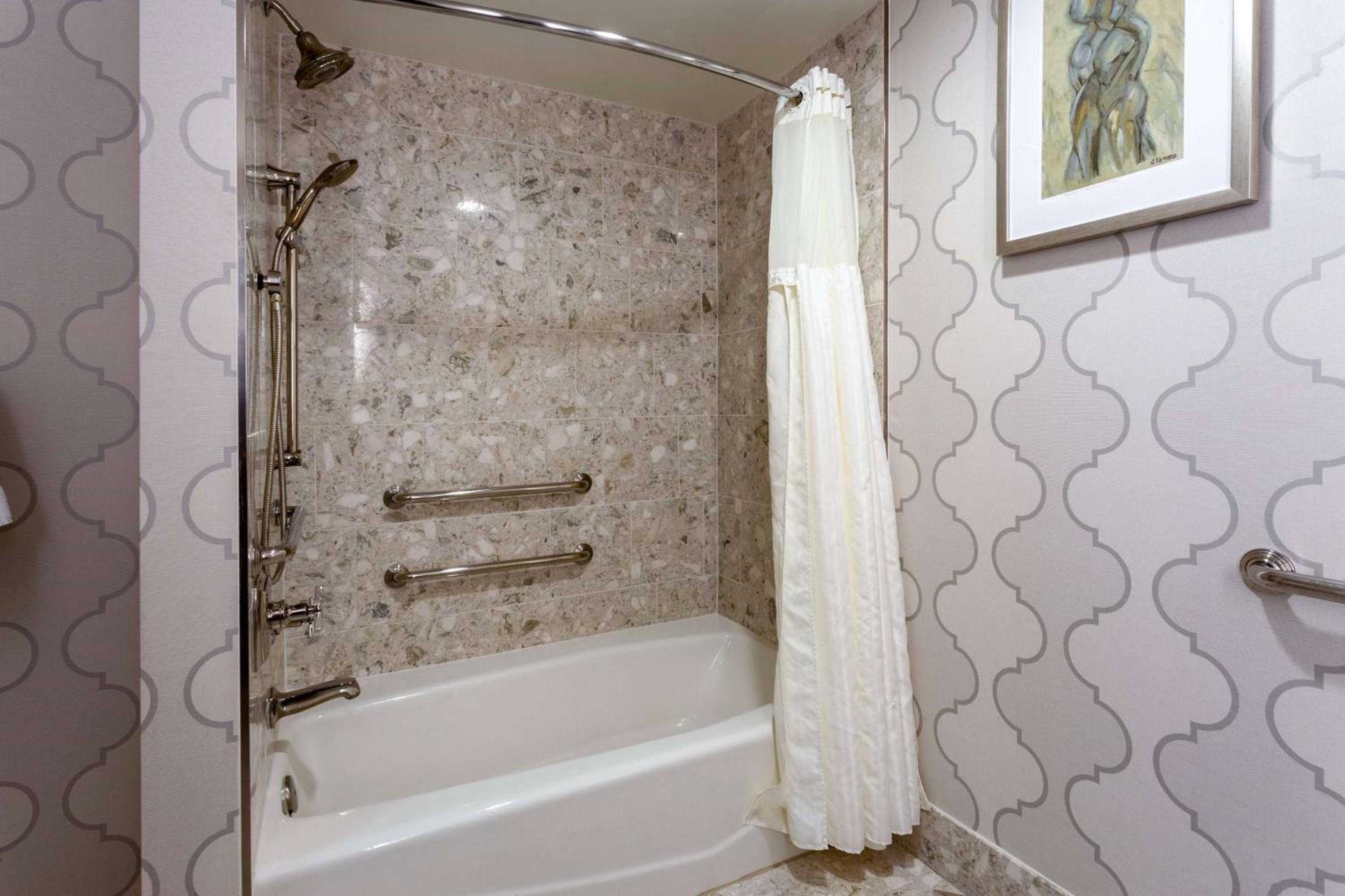 King Room with Mobility/Hearing Access and Bathtub with Grab Bars - Non-Smoking