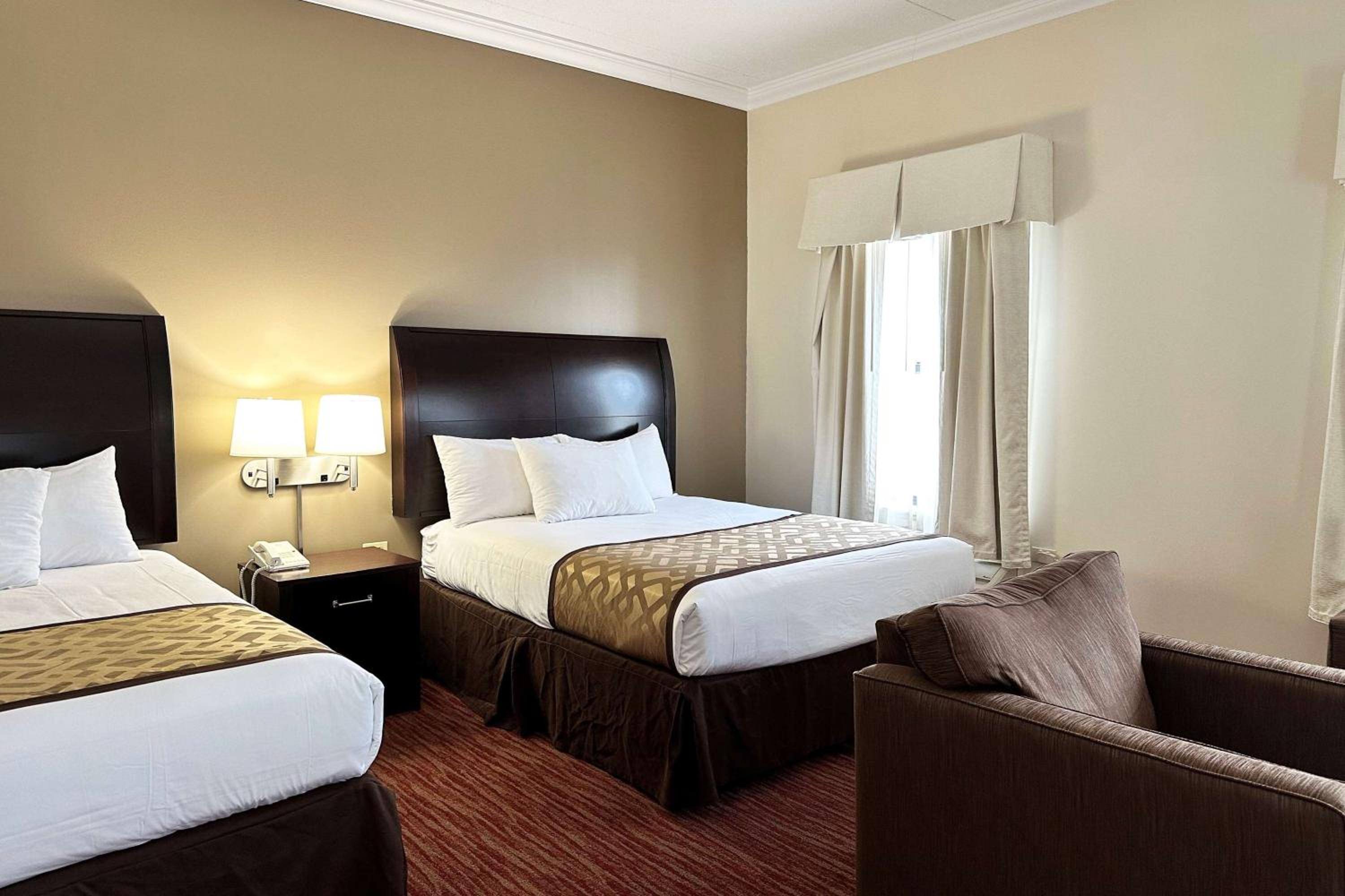 Superior Queen Room with Two Queen Beds - Non-Smoking - Photo 2