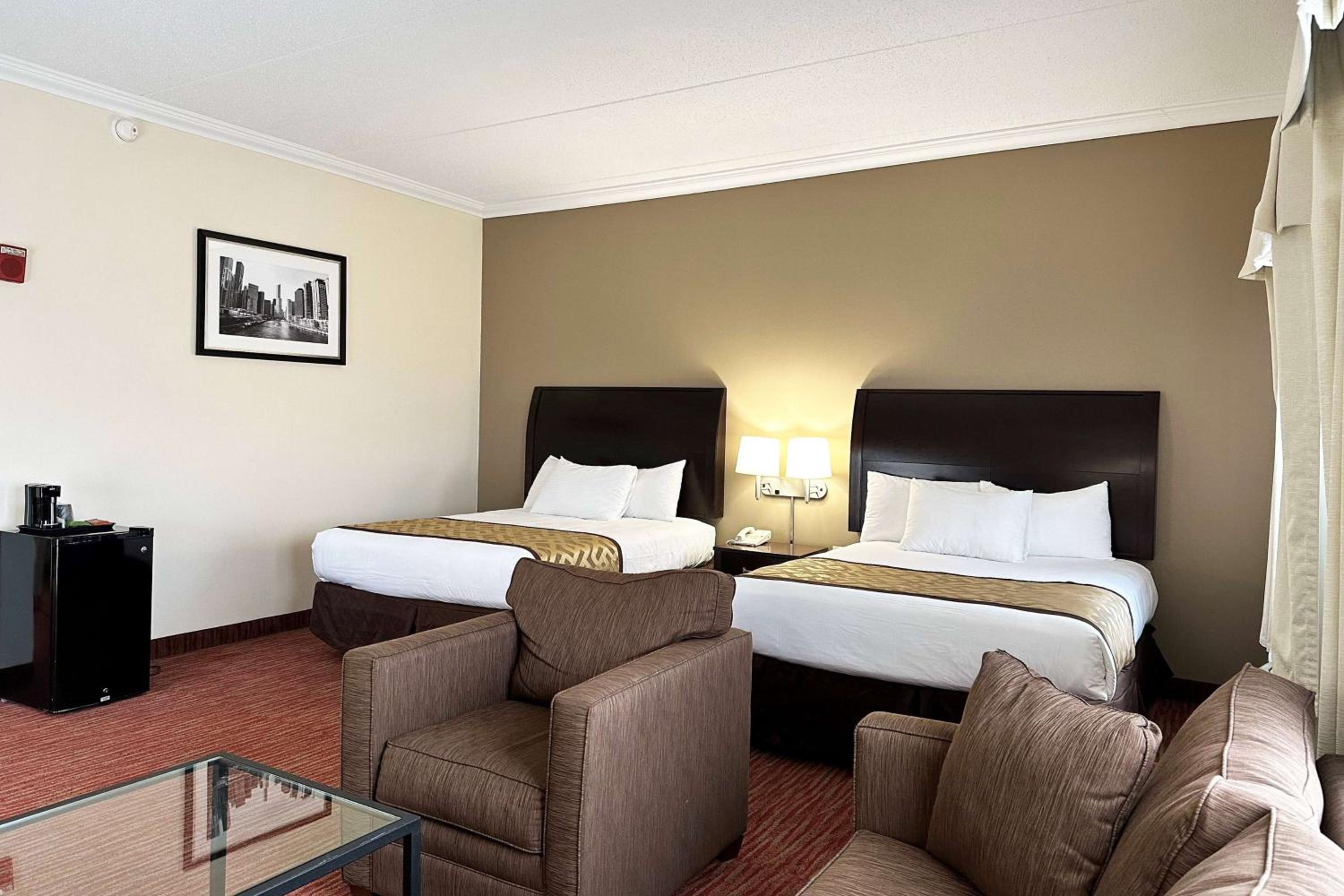 Deluxe Queen Room with Two Queen Beds - Non-Smoking - Photo 3