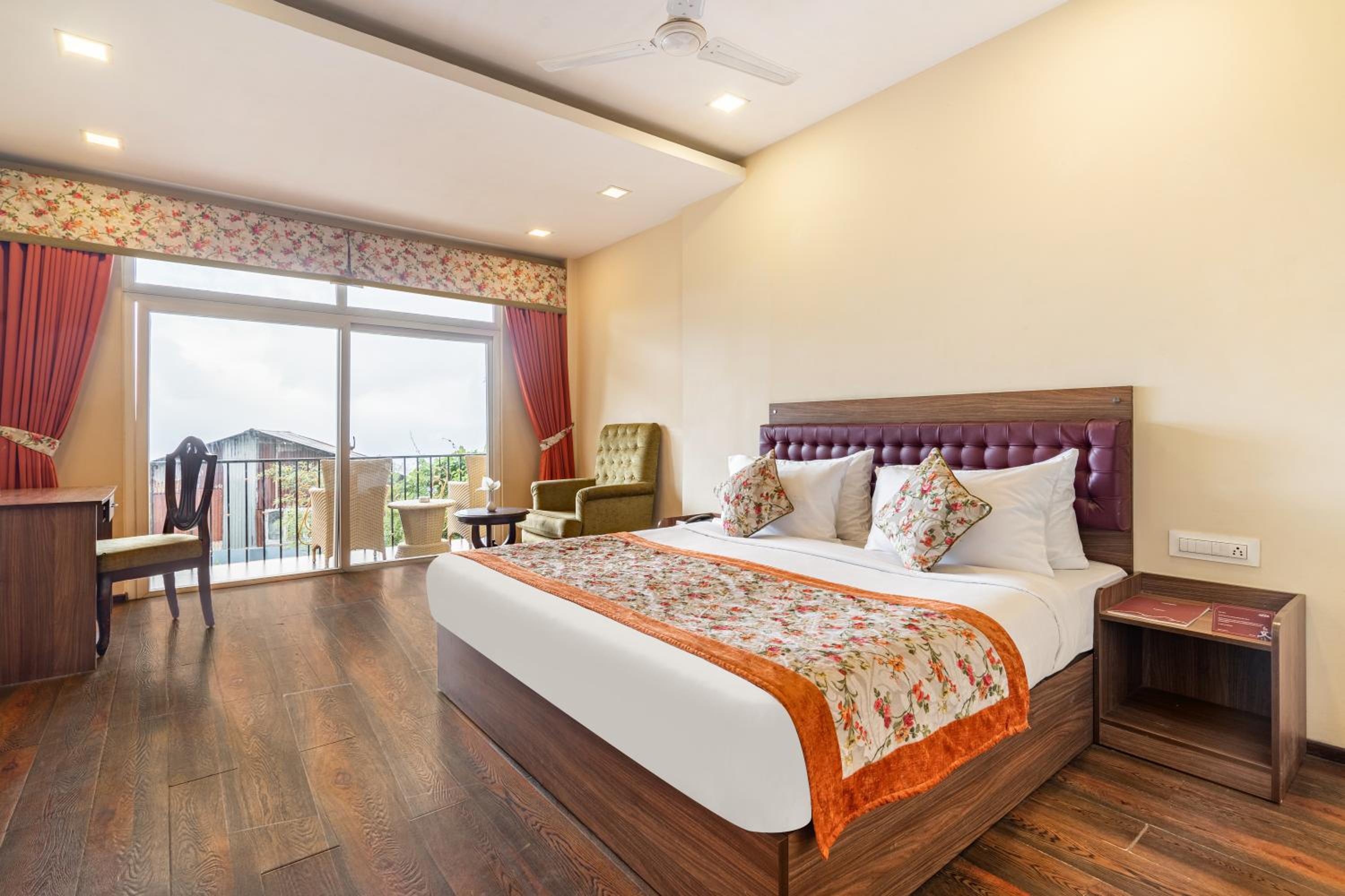 Deluxe Mountain View Room with Private Balcony  photo 1