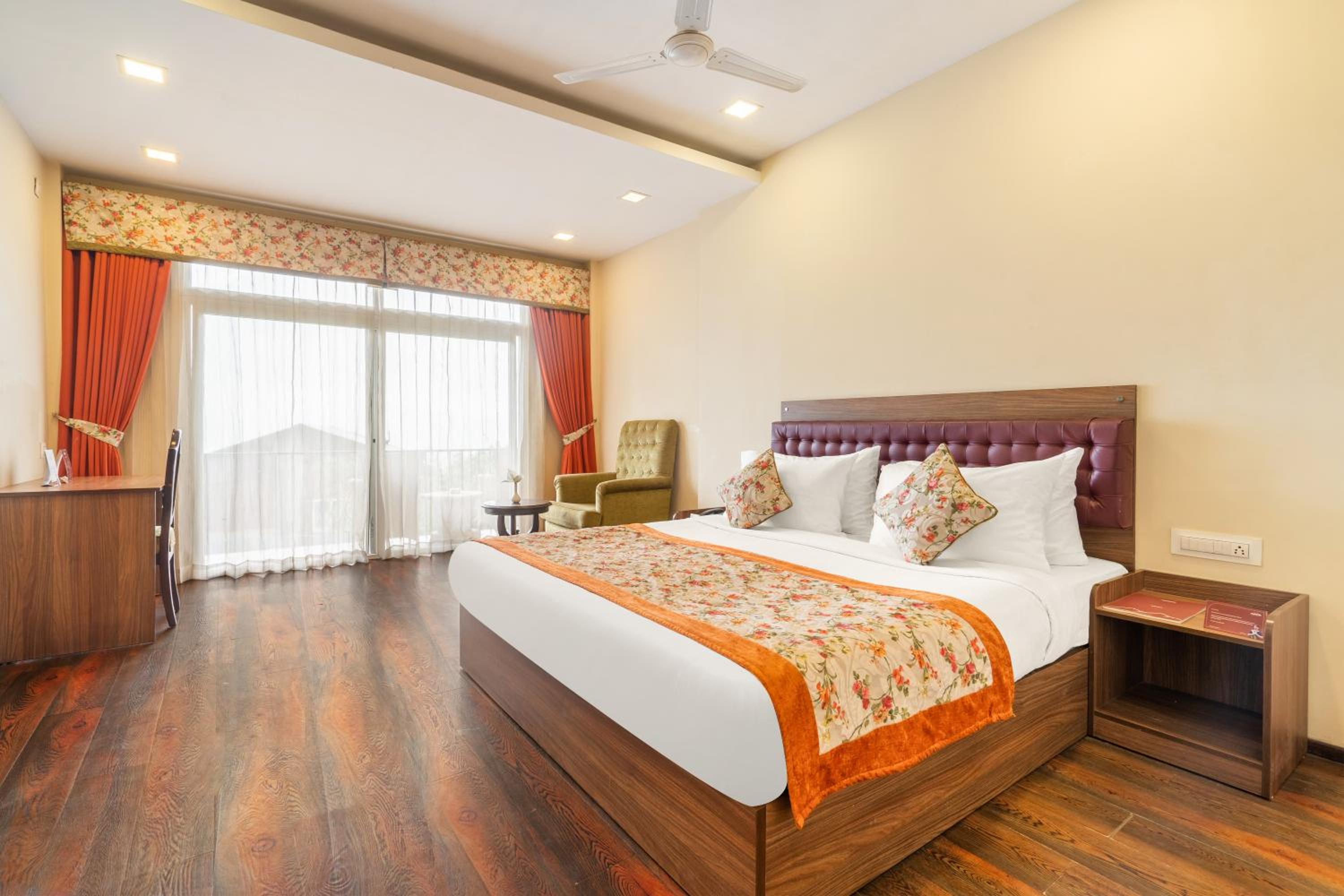 Deluxe Mountain View Room with Private Balcony  photo 2