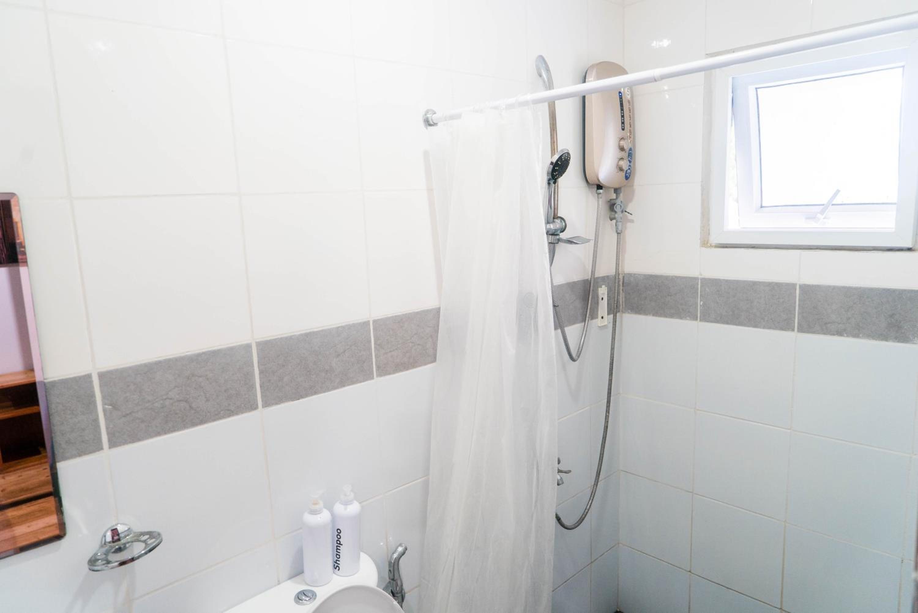 Comfort Triple Room with Shower - Photo 4