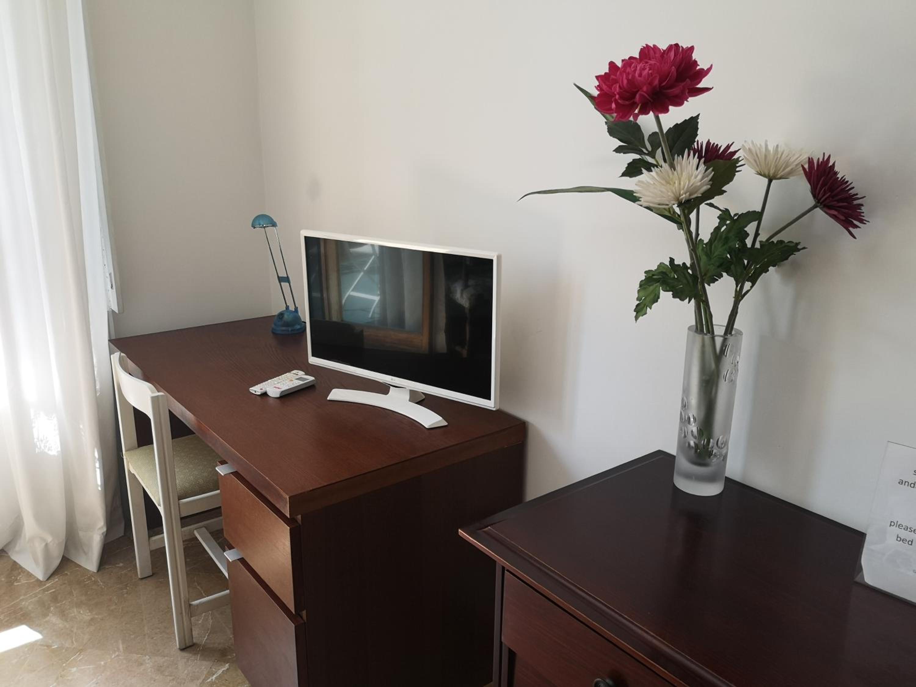 Apartment - Fifth Floor - Photo 1