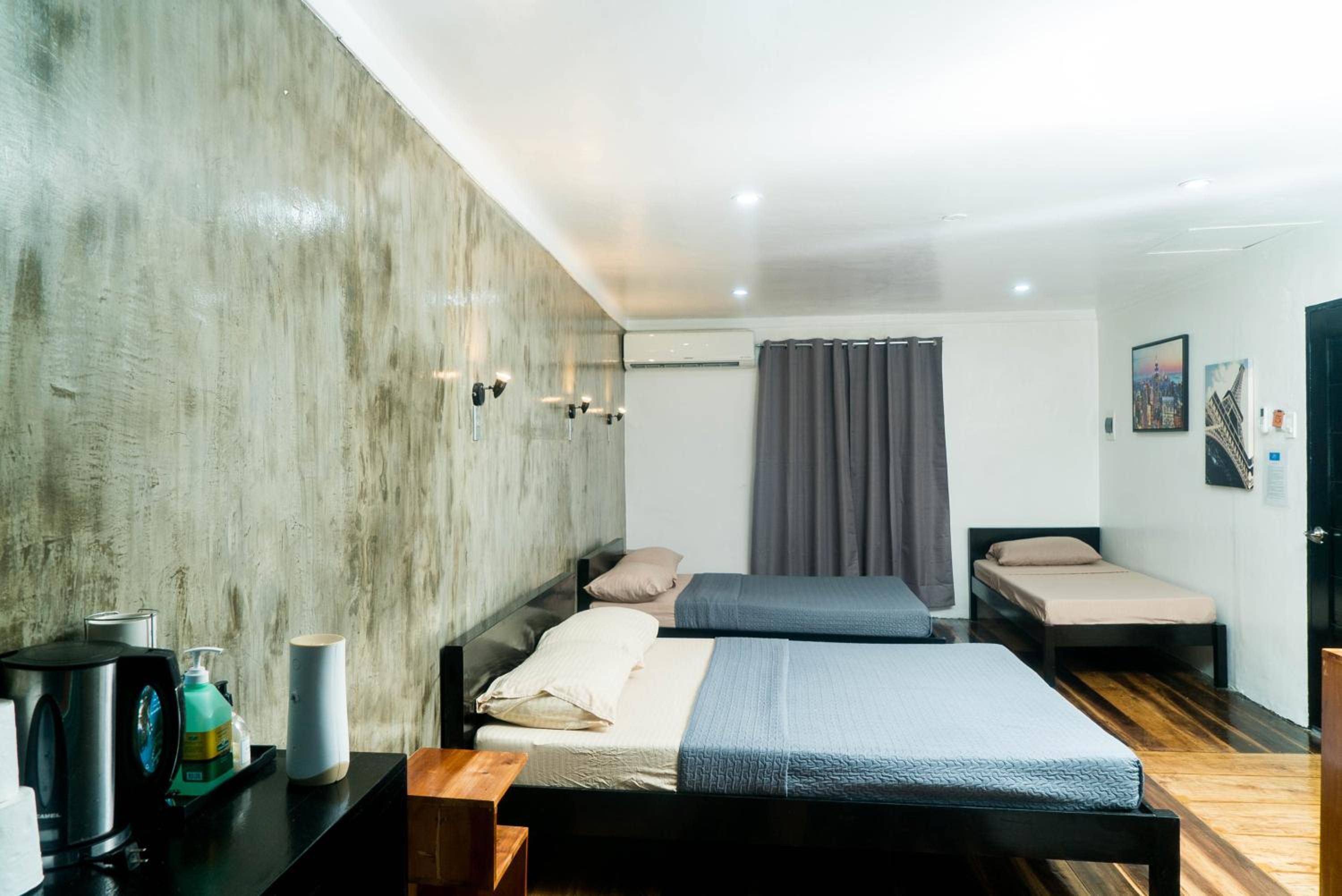 Family Room with Terrace - Photo 3