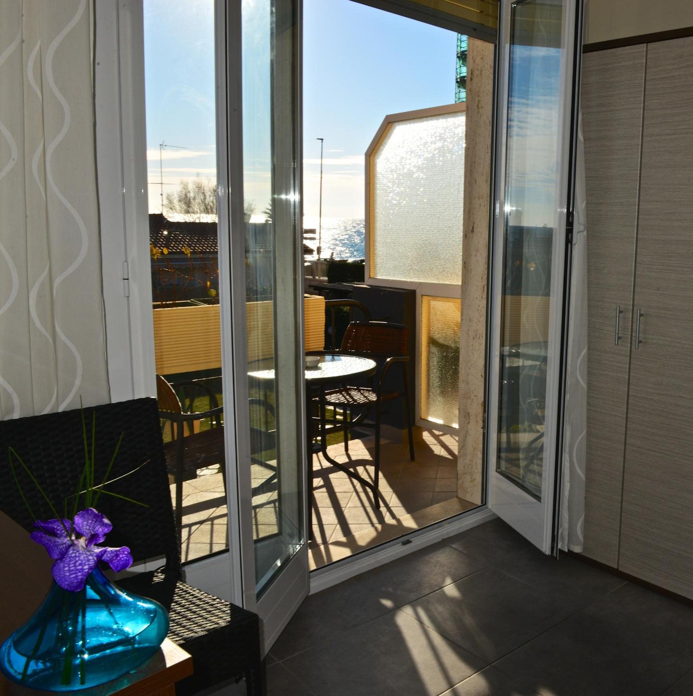 Double Room with Balcony and Sea View - Photo 9