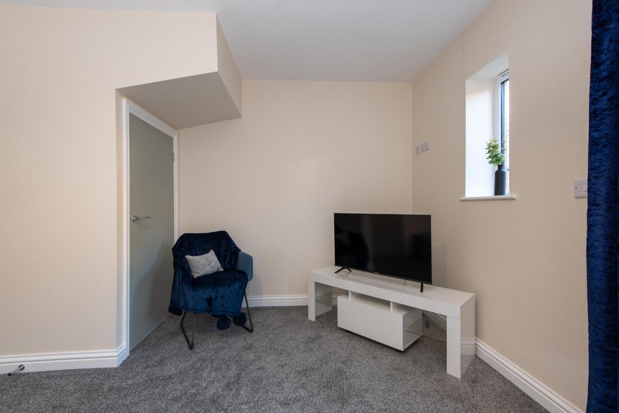 Three-Bedroom House photo 3