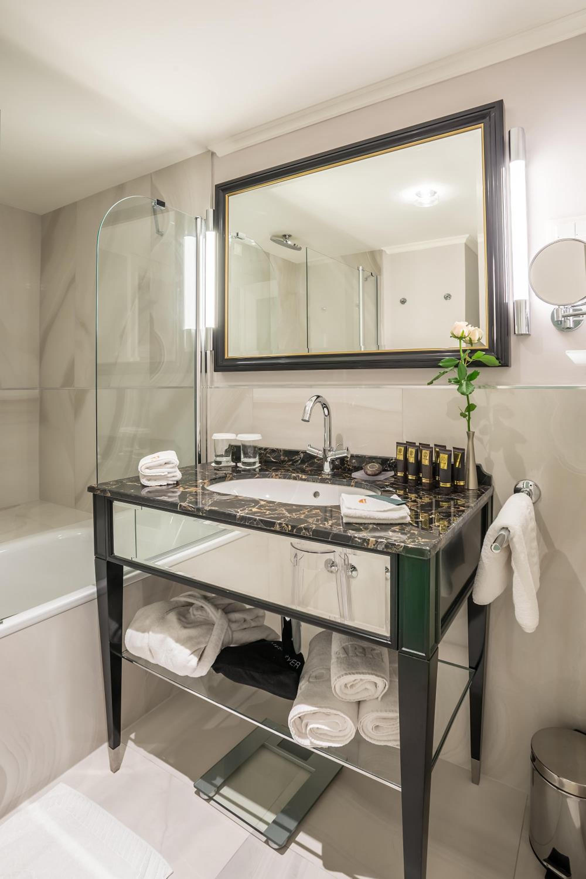 Standard Double Room - Photo 2