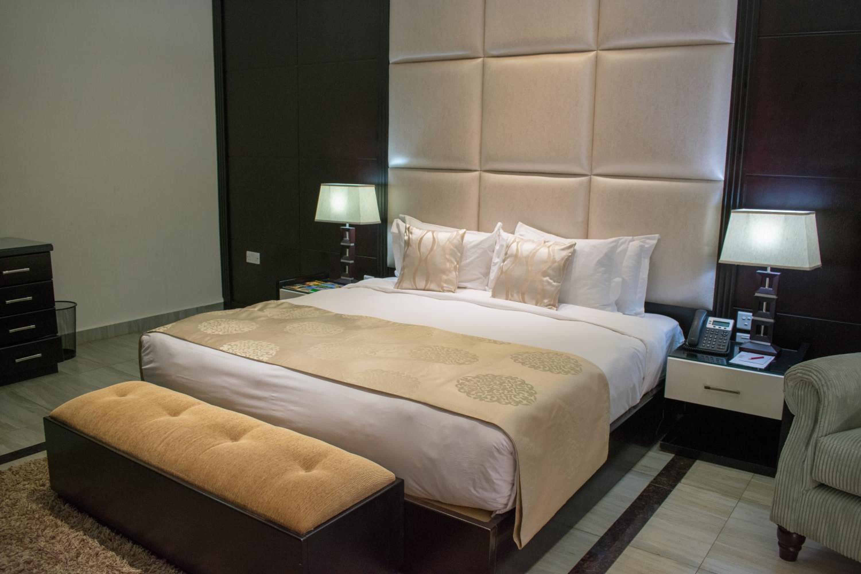 Deluxe Double Room with Balcony photo 2