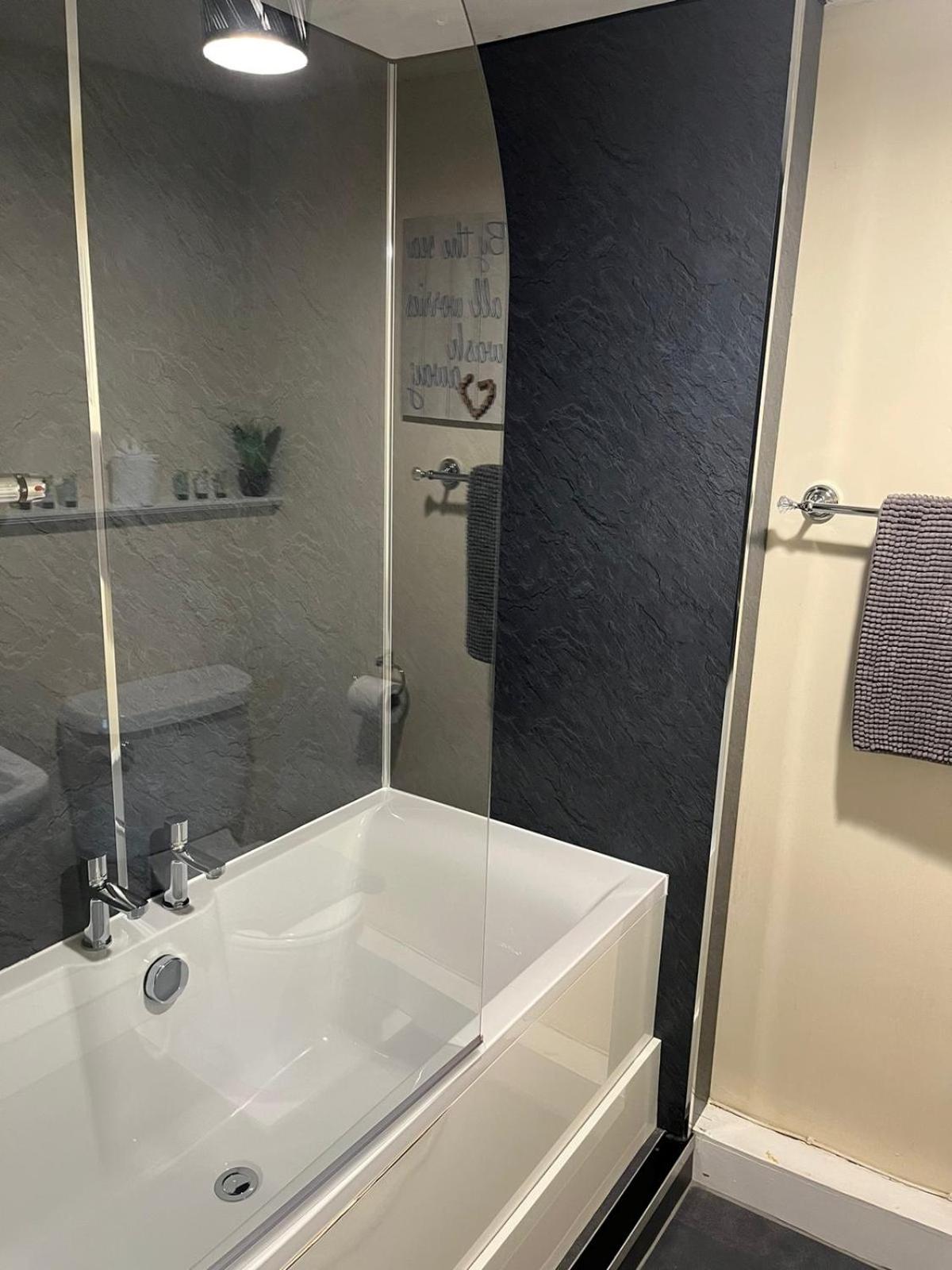 Family Room with Private Bathroom photo 3