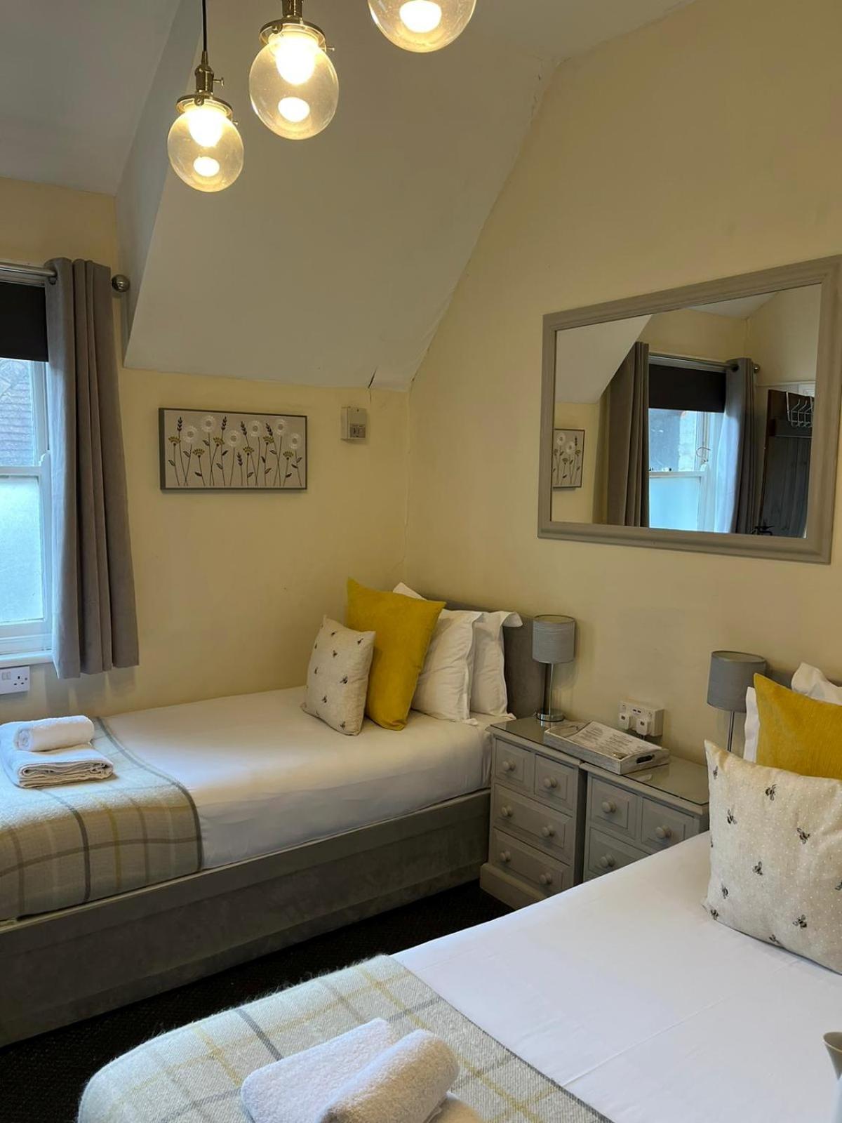 Twin Room with Shower photo 2