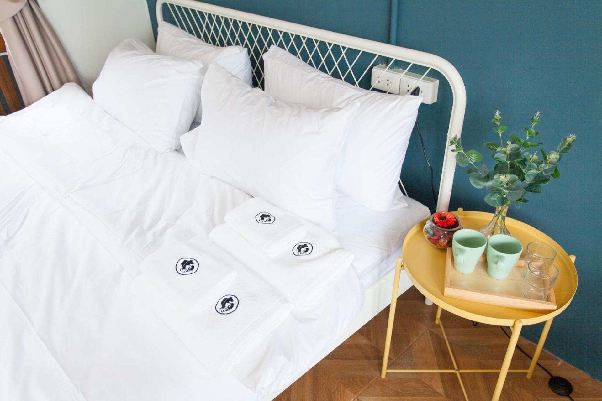Deluxe Balcony Room - 1 King Bed photo 3