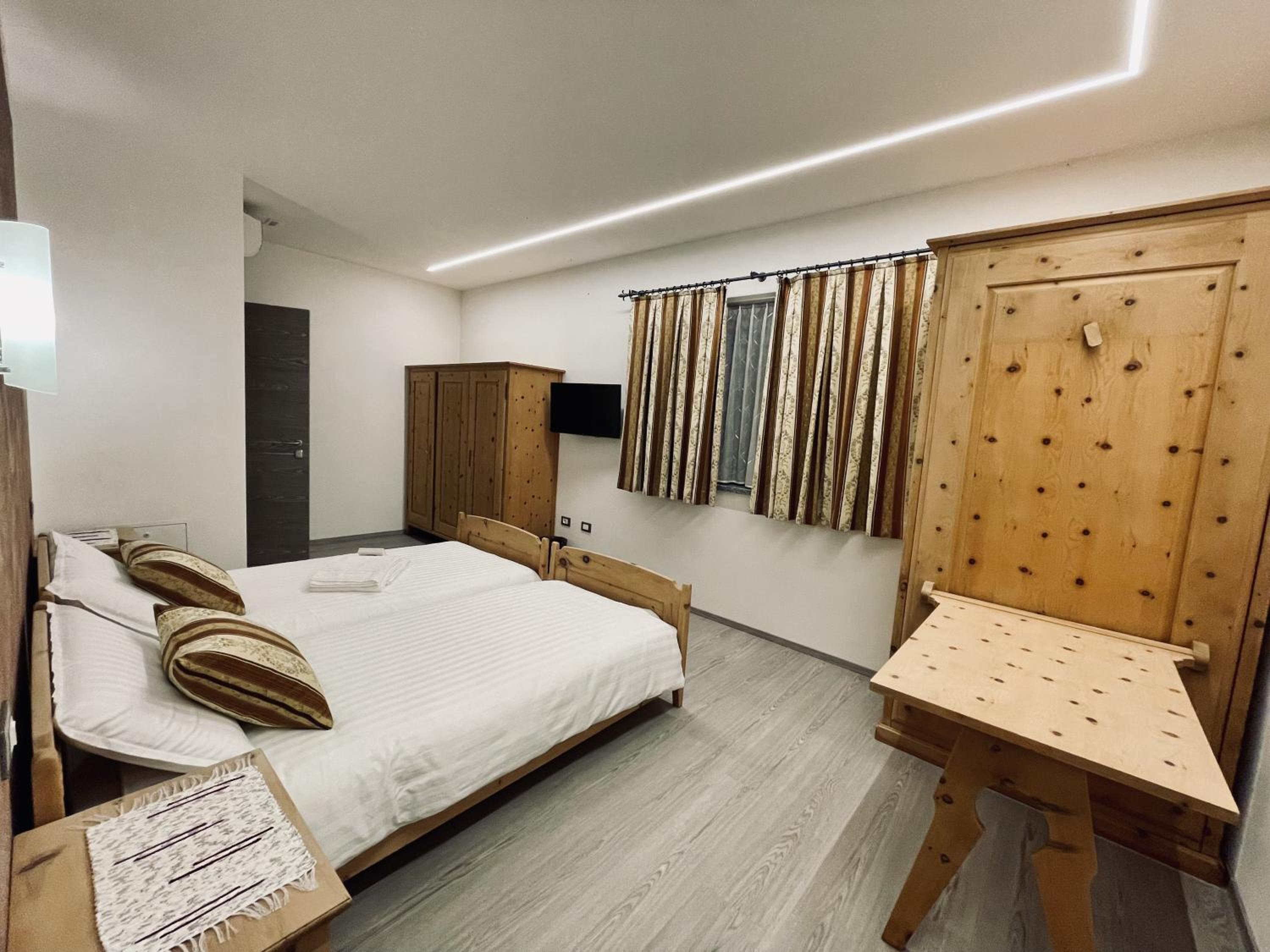 Triple Room with Private Bathroom photo 2