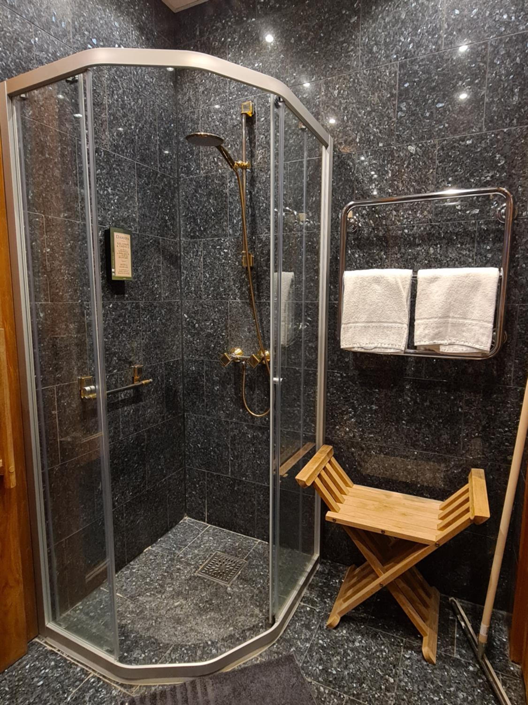 Suite - Photo 6