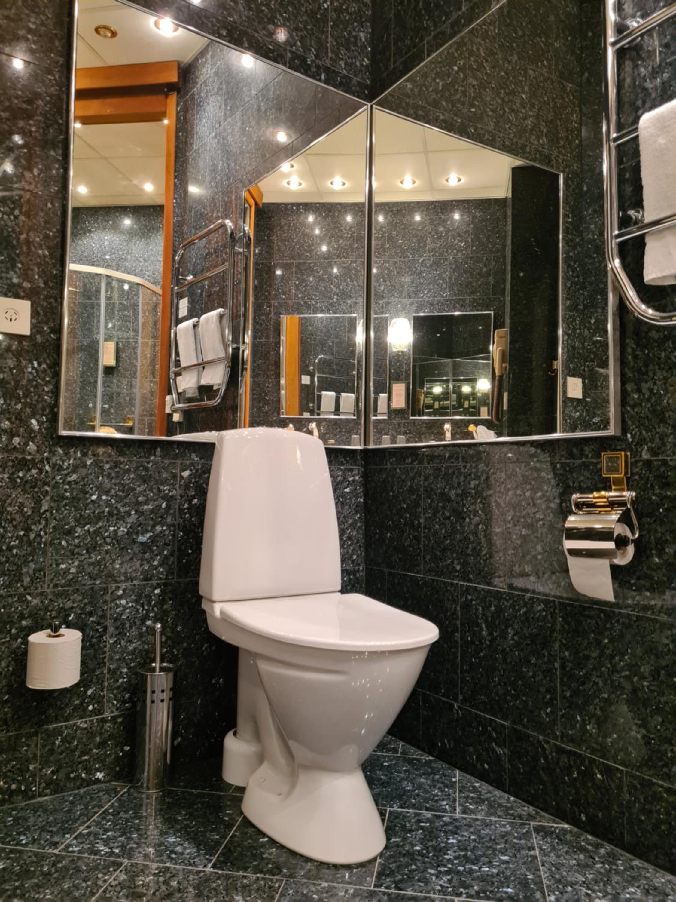Suite - Photo 9