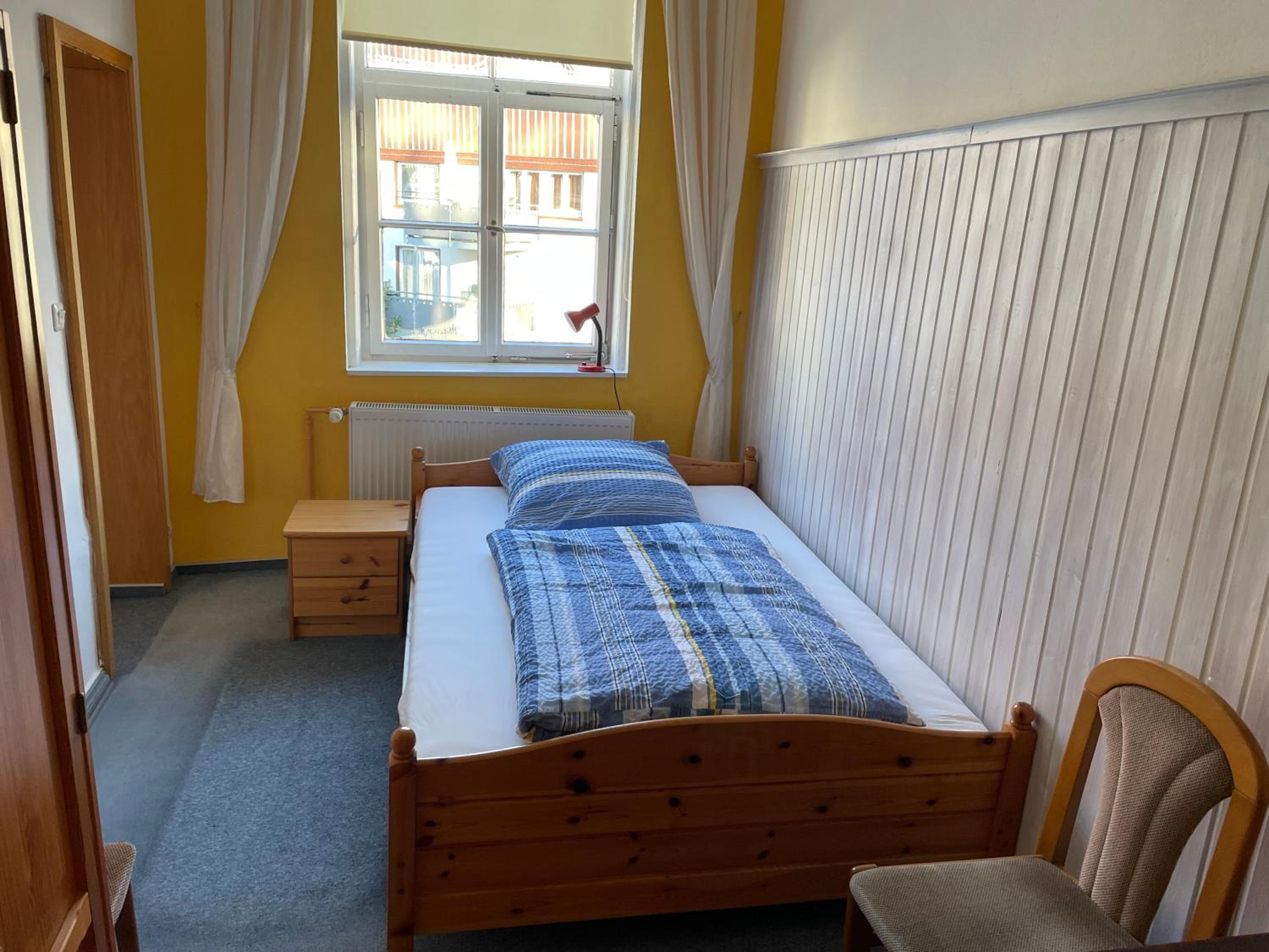 Single Room with Bathroom photo 2