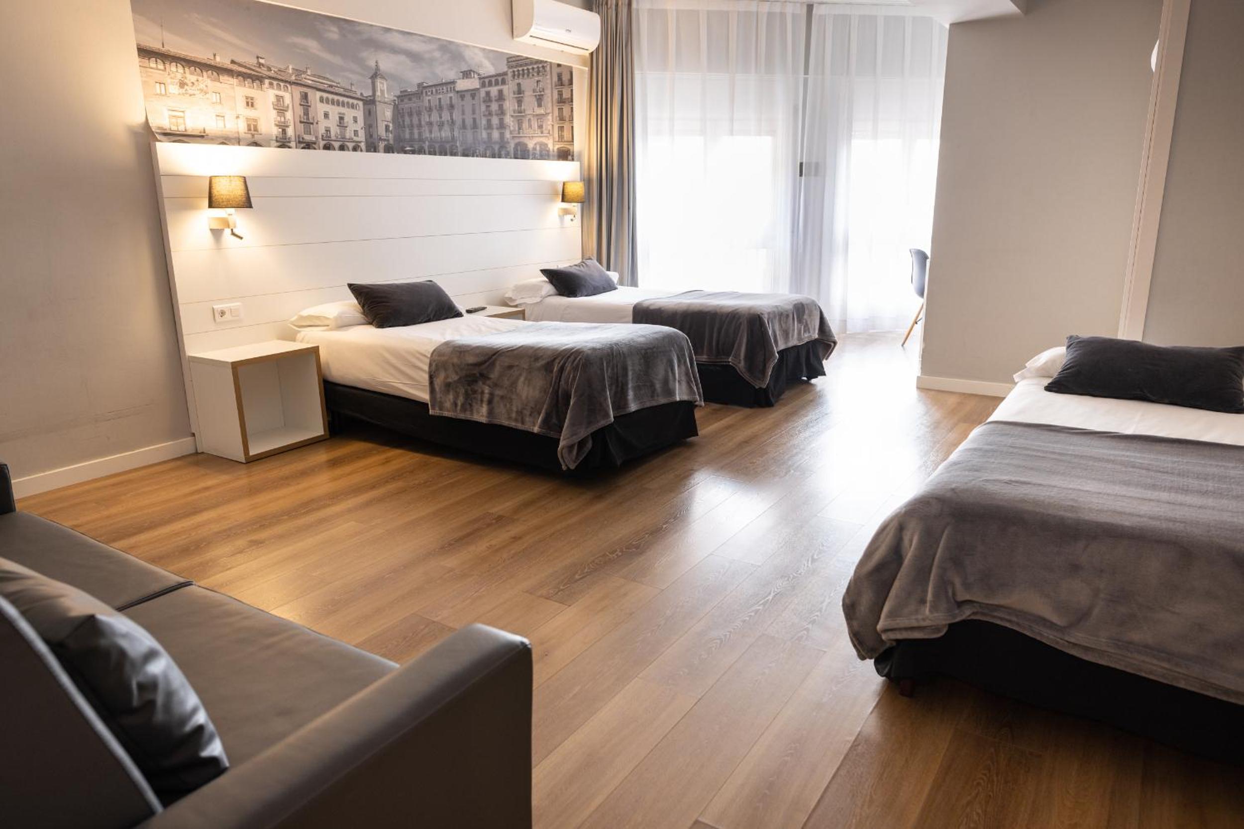 Quadruple Room - Photo 1