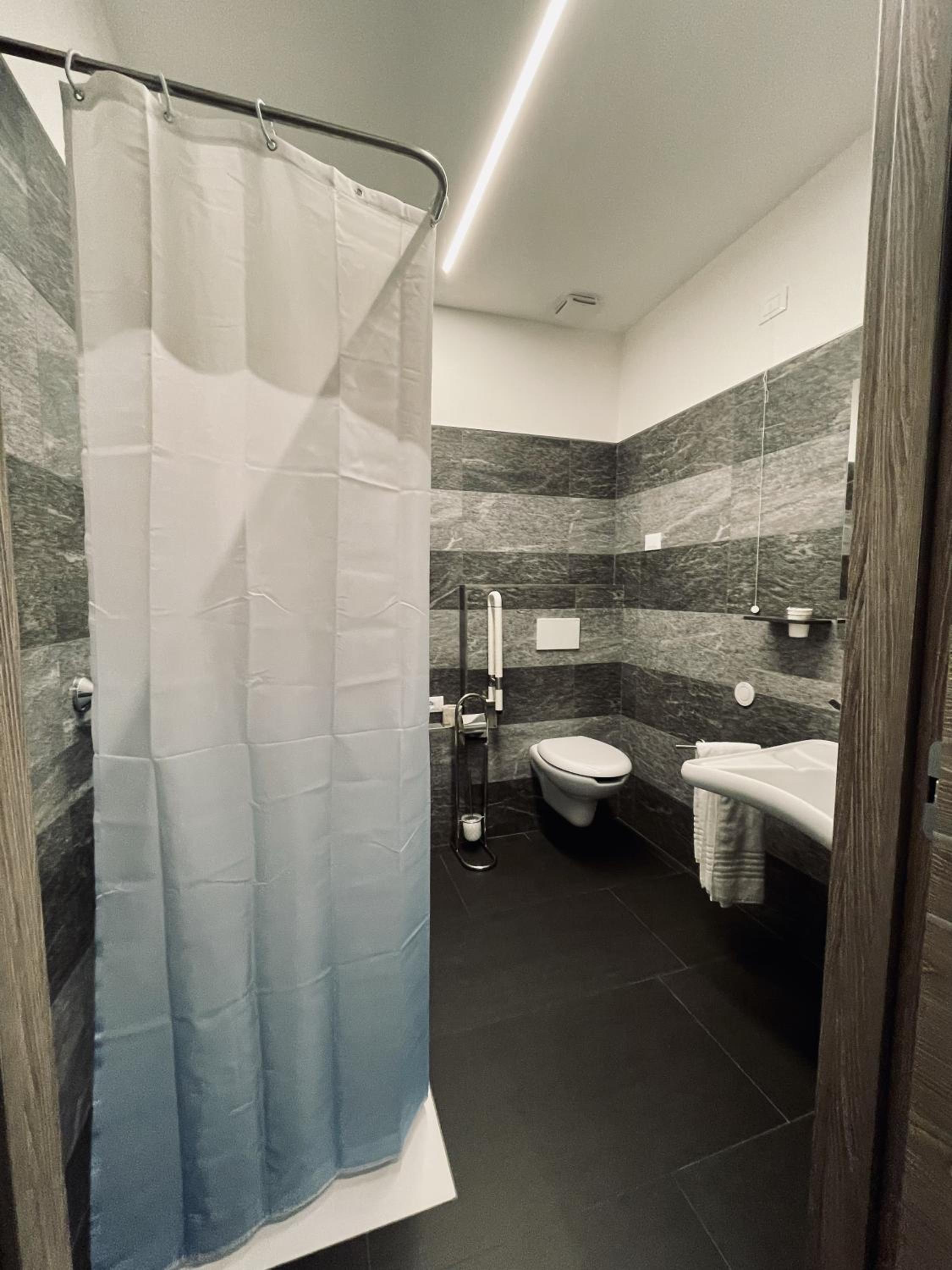 Triple Room - Disability Access photo 2