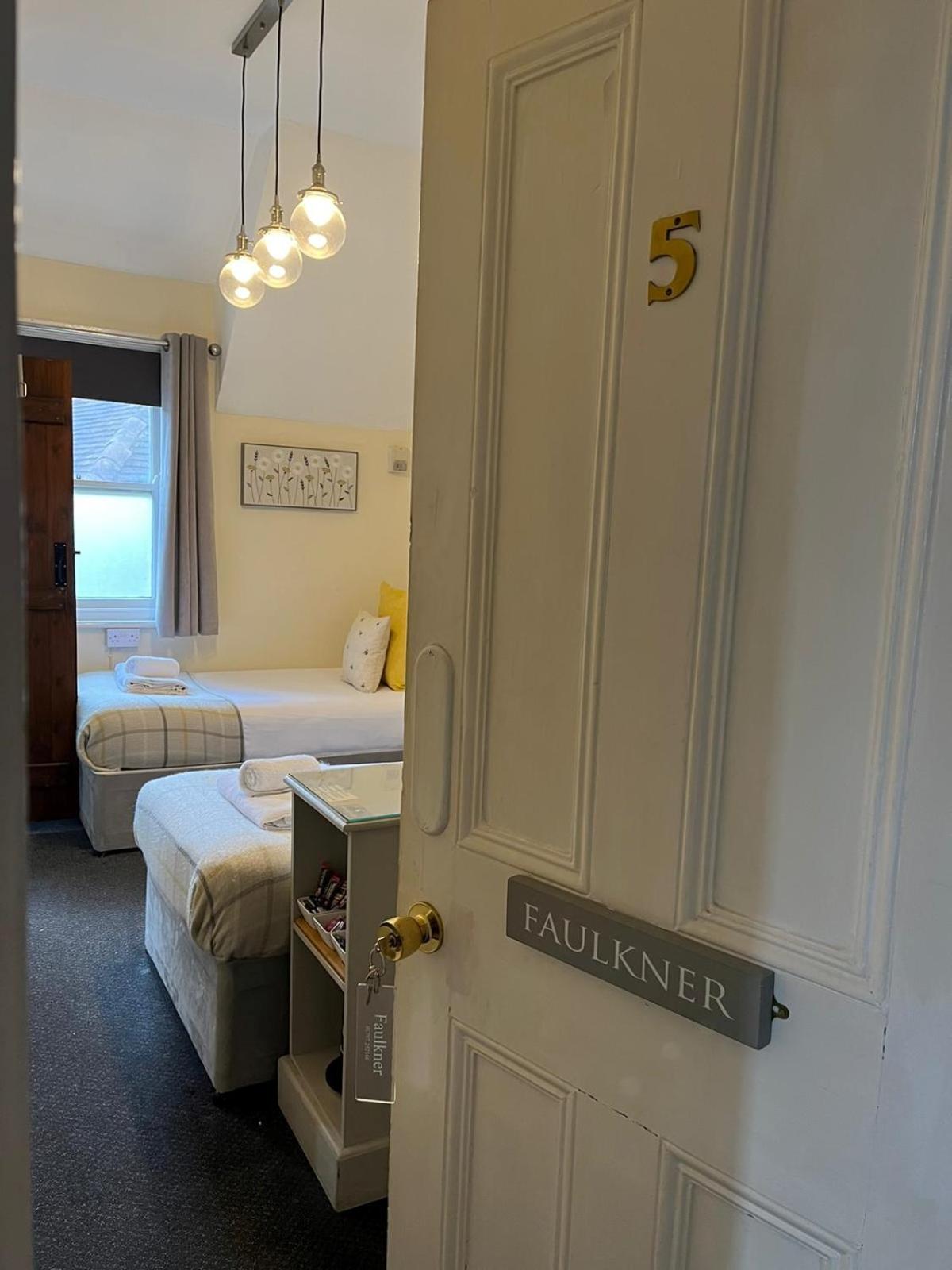 Twin Room with Shower