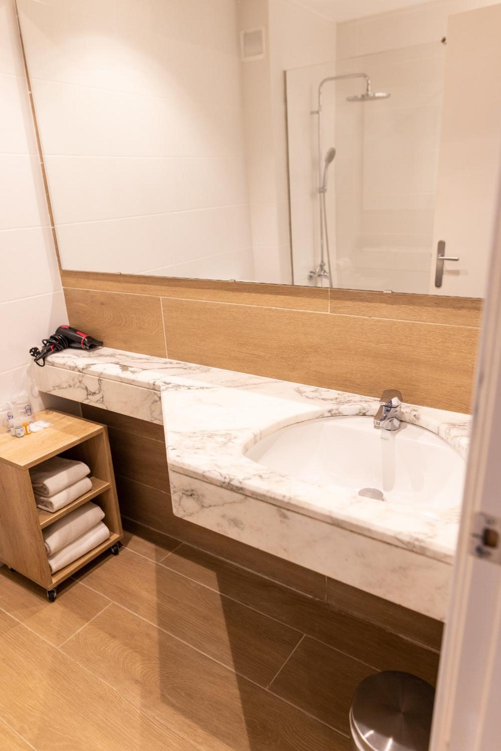 Standard Double Room - Photo 6