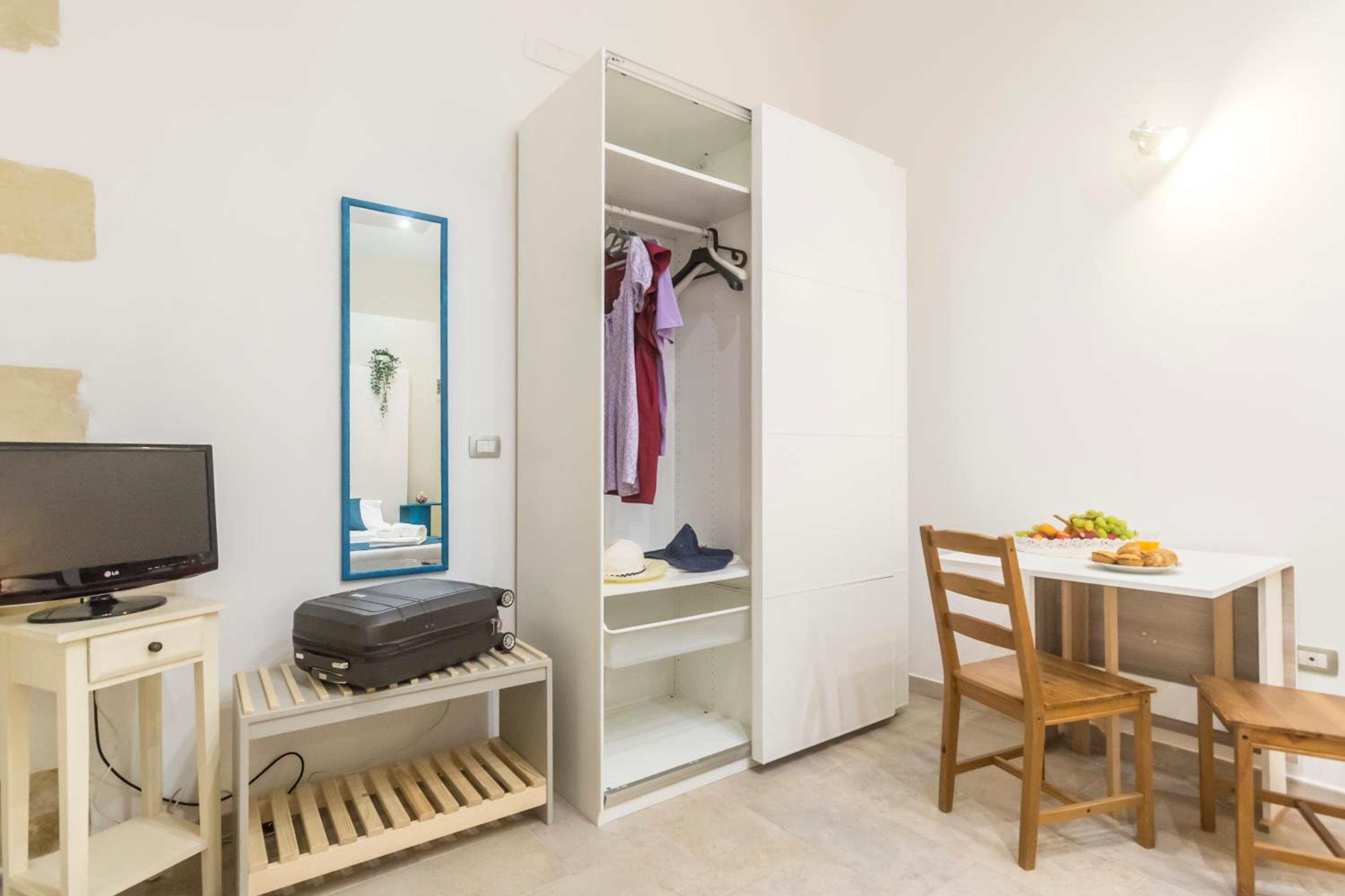 One-Bedroom House photo 1