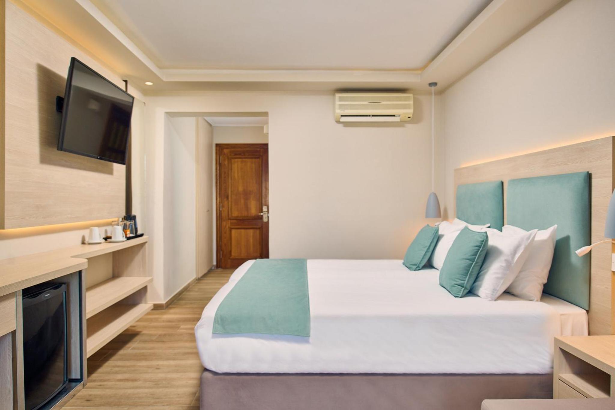 Comfort Room with Pool View