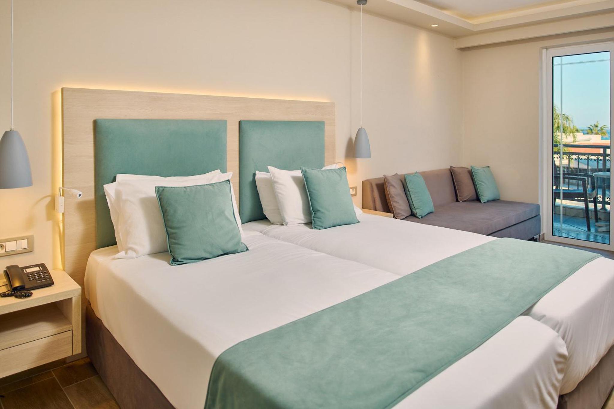 Comfort Room with Pool View photo 3