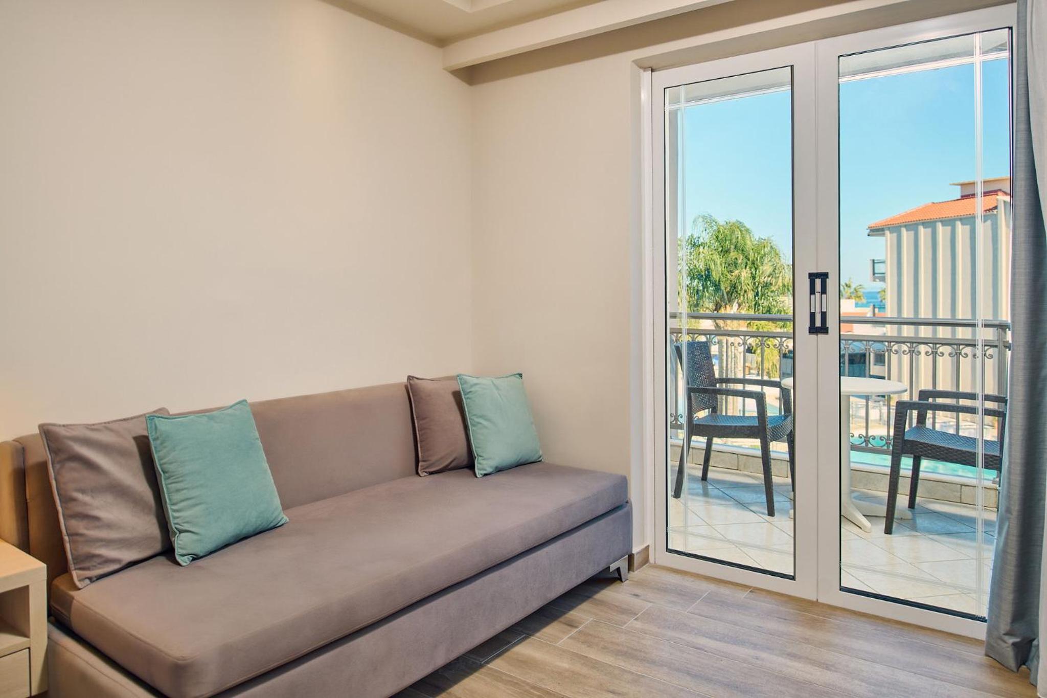 Comfort Room with Pool View photo 2