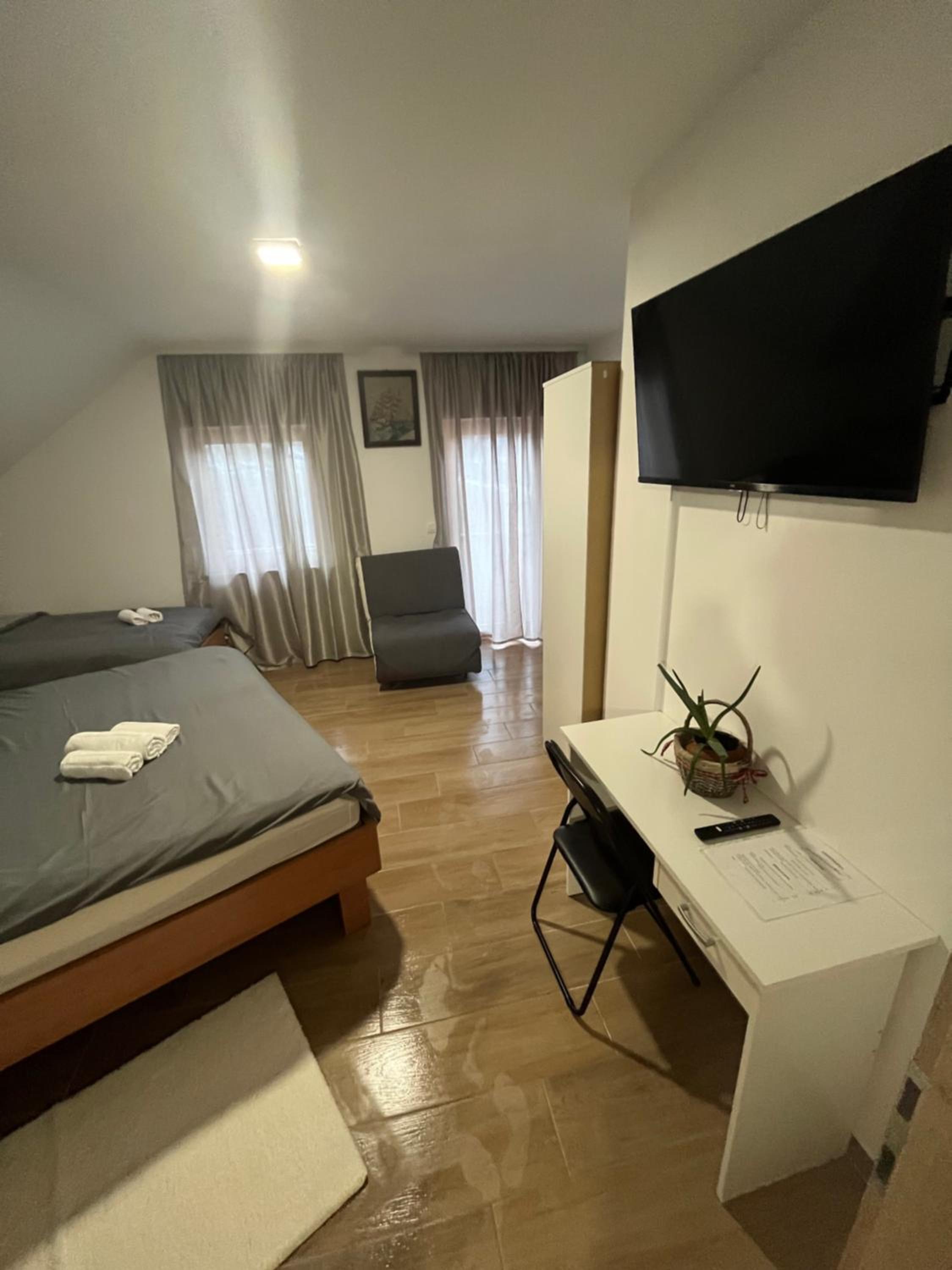 Deluxe Triple Room - Photo 2