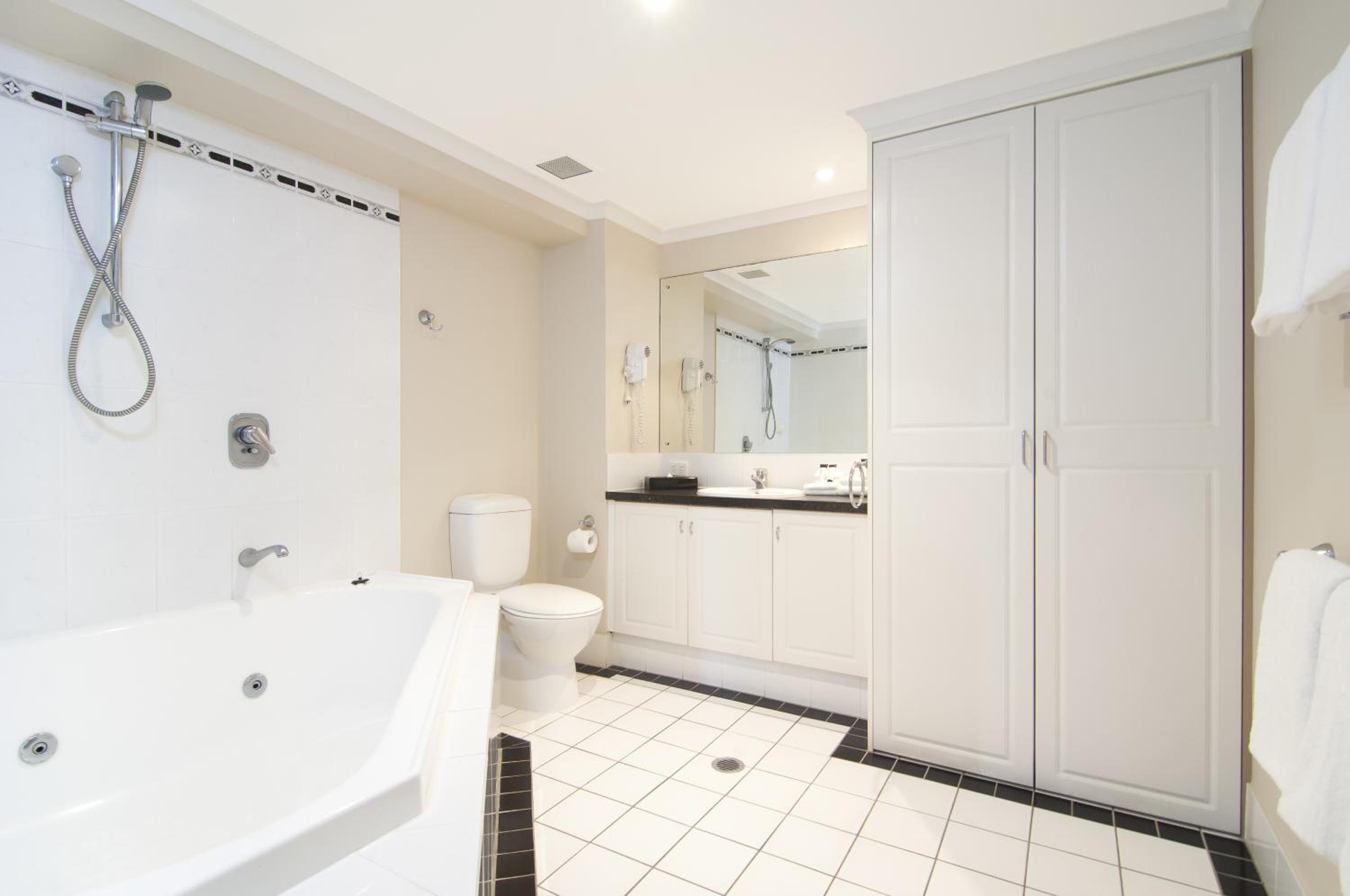 One-Bedroom Apartment with Spa Bath photo 3