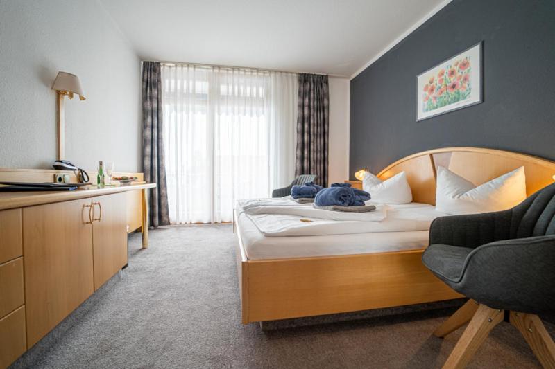 Double Room with Balcony - Photo 2