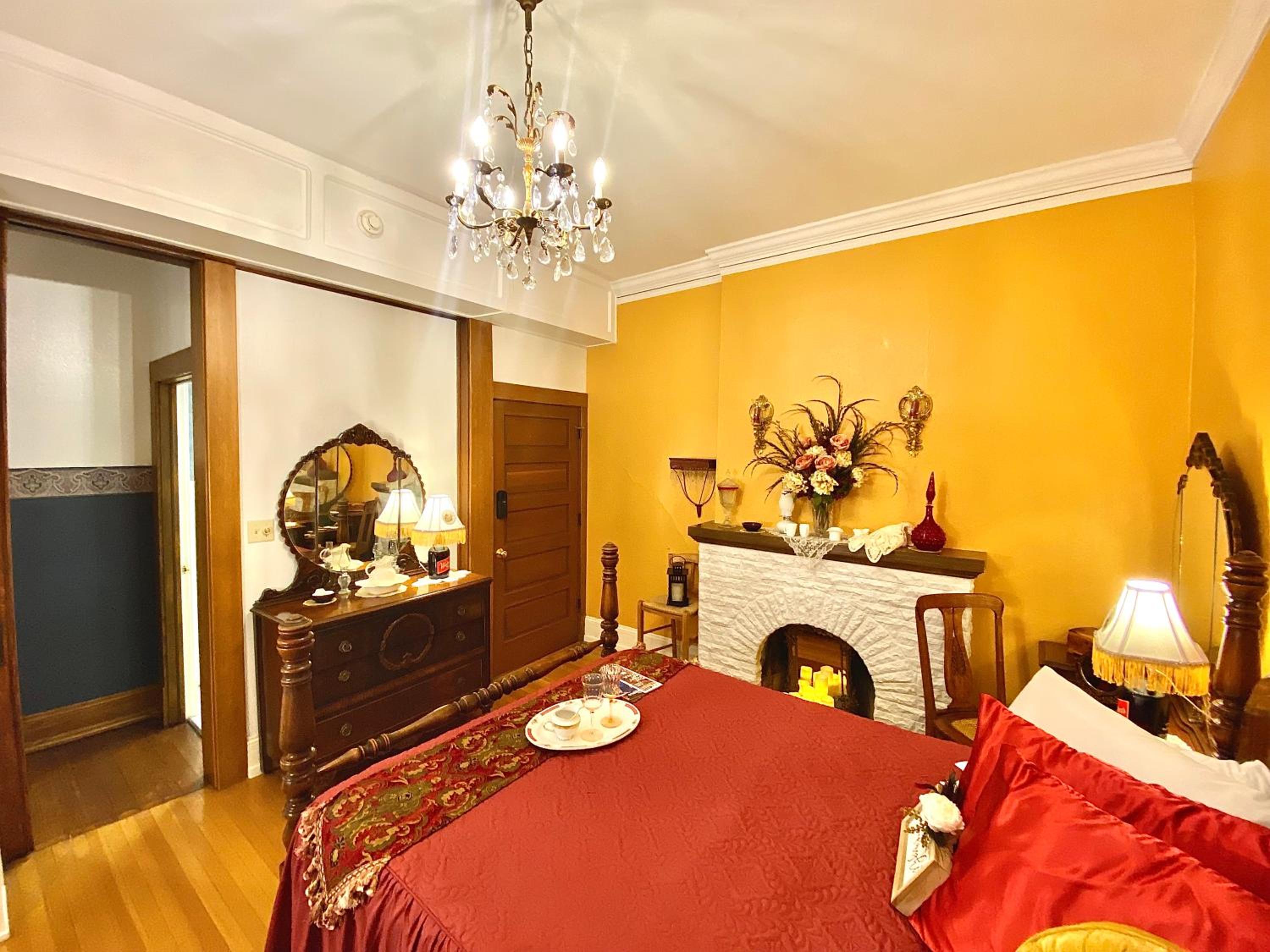 Two-Bedroom Suite - Photo 9