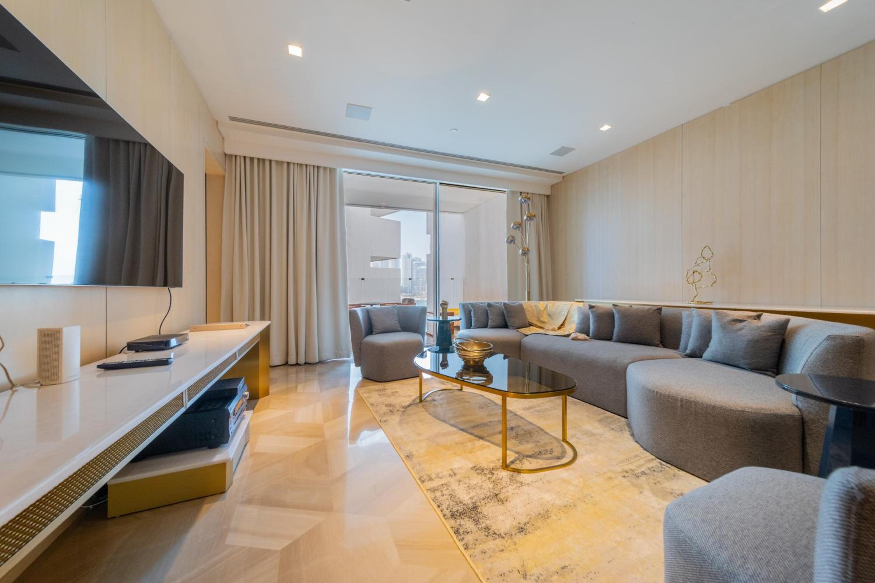 One-Bedroom Apartment with Sea View photo 1