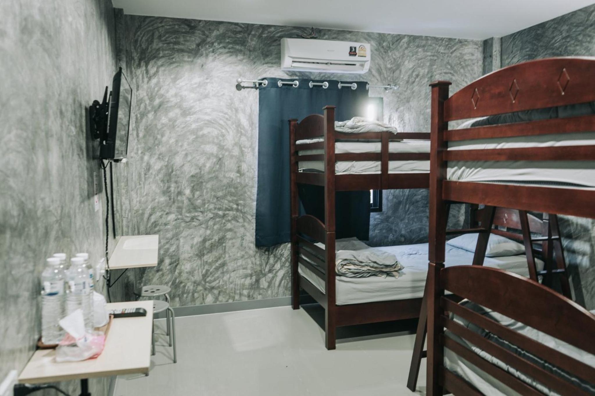 Quadruple Room - Photo 11