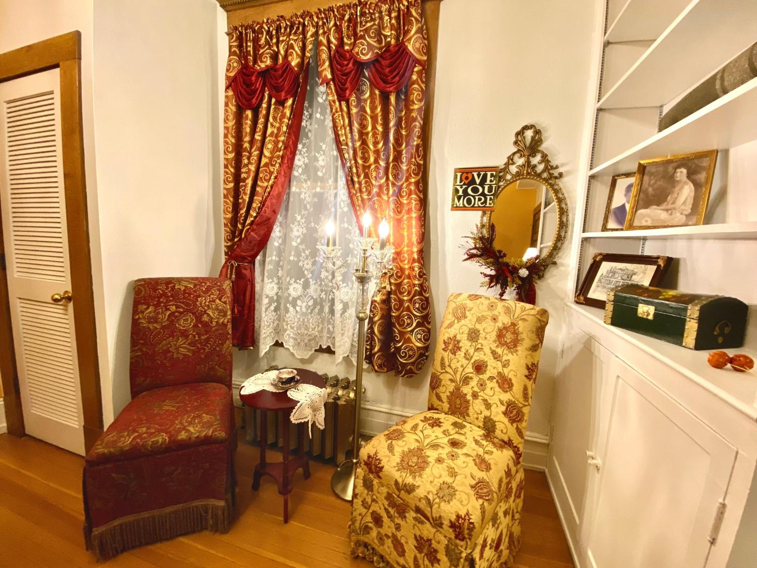 Two-Bedroom Suite - Photo 6