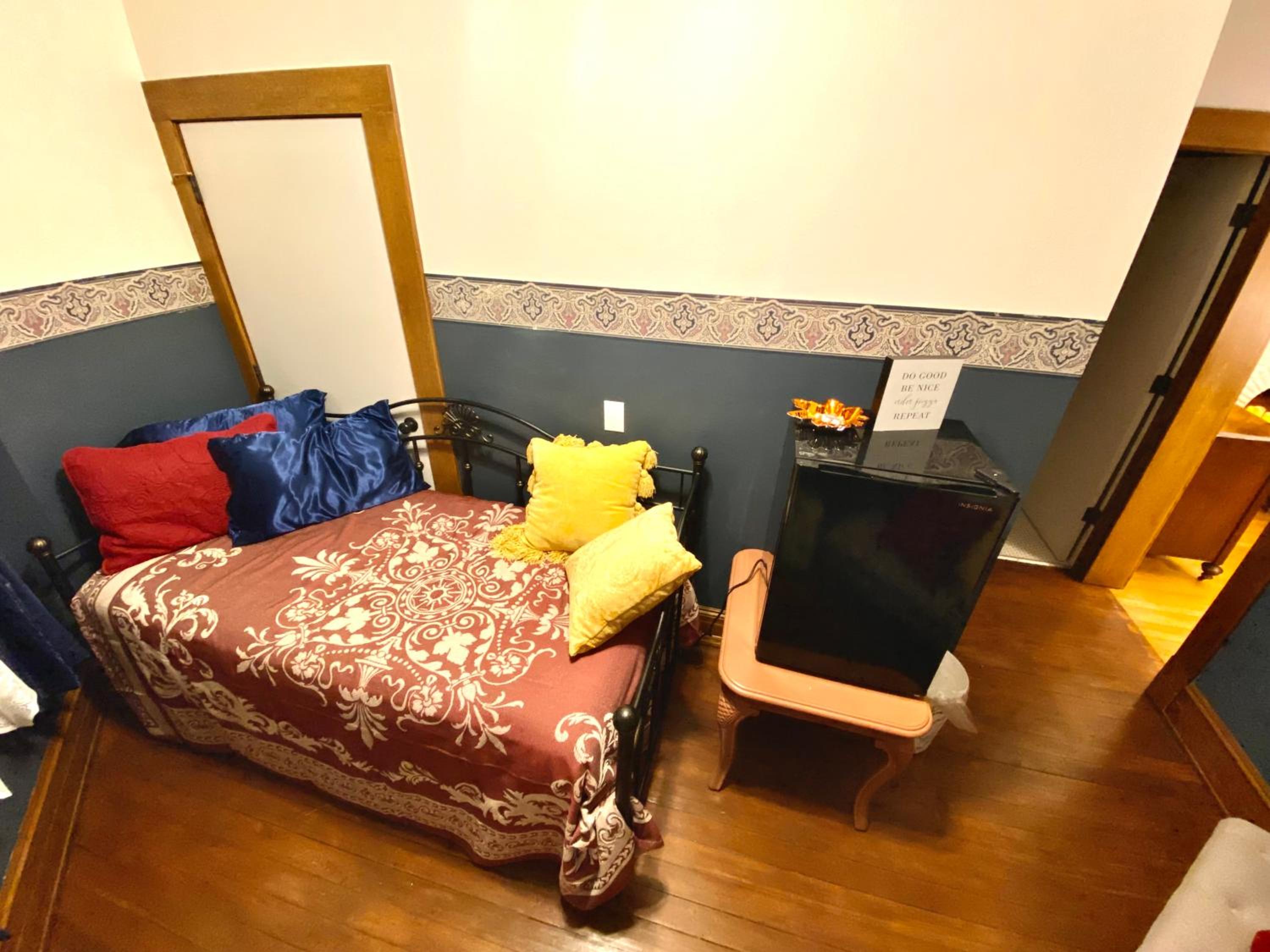 Two-Bedroom Suite - Photo 4