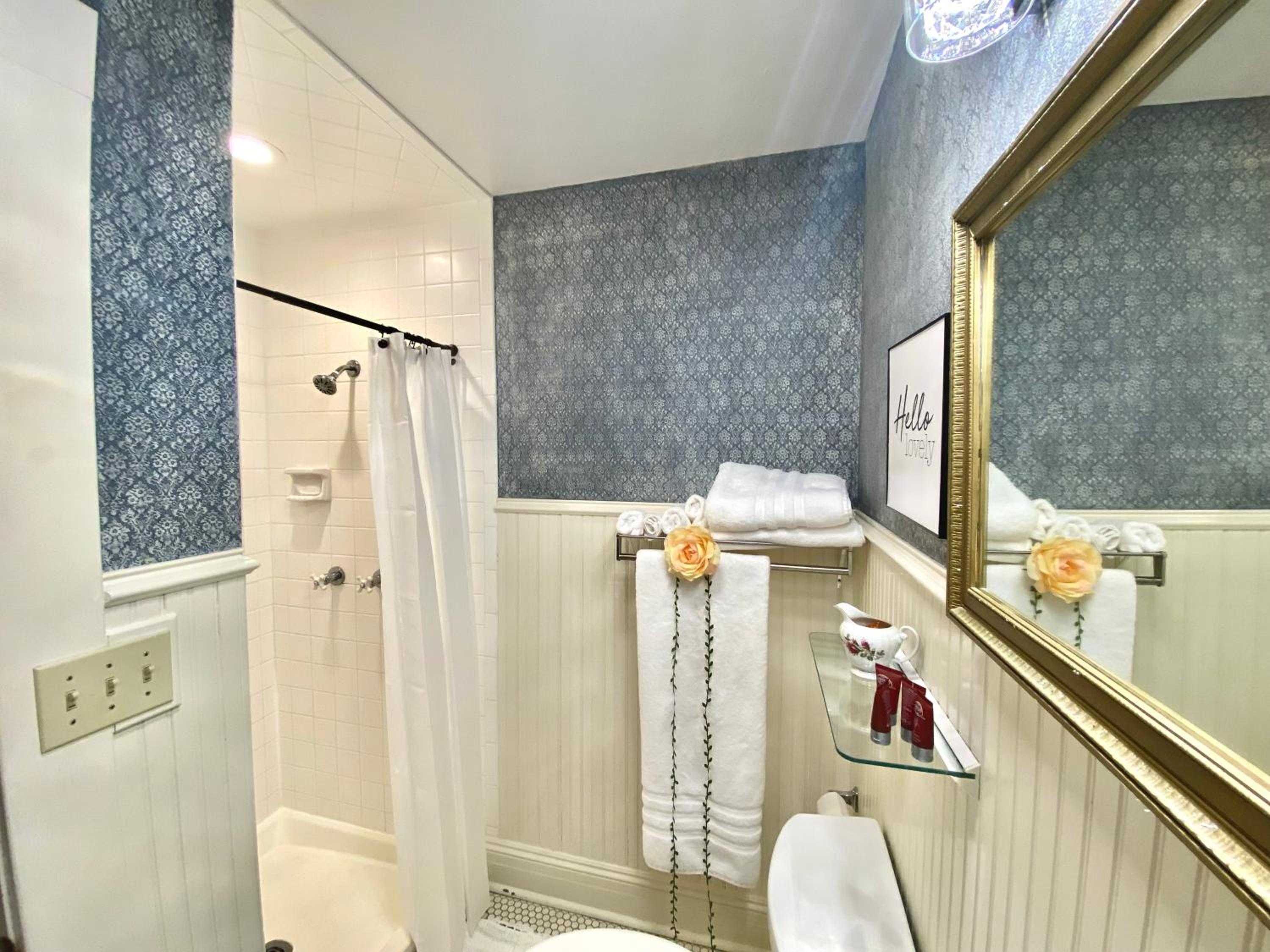 Two-Bedroom Suite - Photo 2