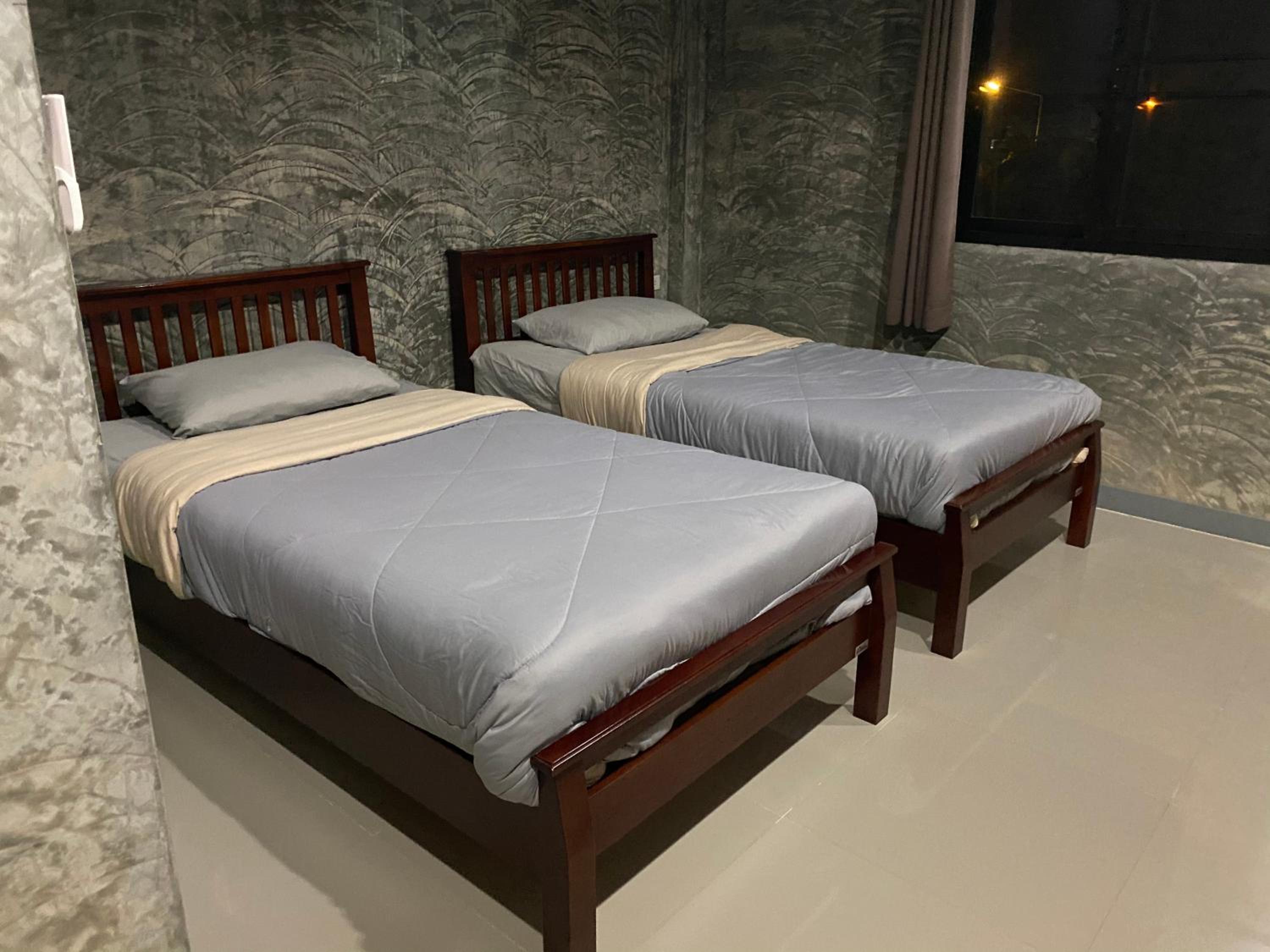 Superior Double Room with Two Double Beds - Photo 4