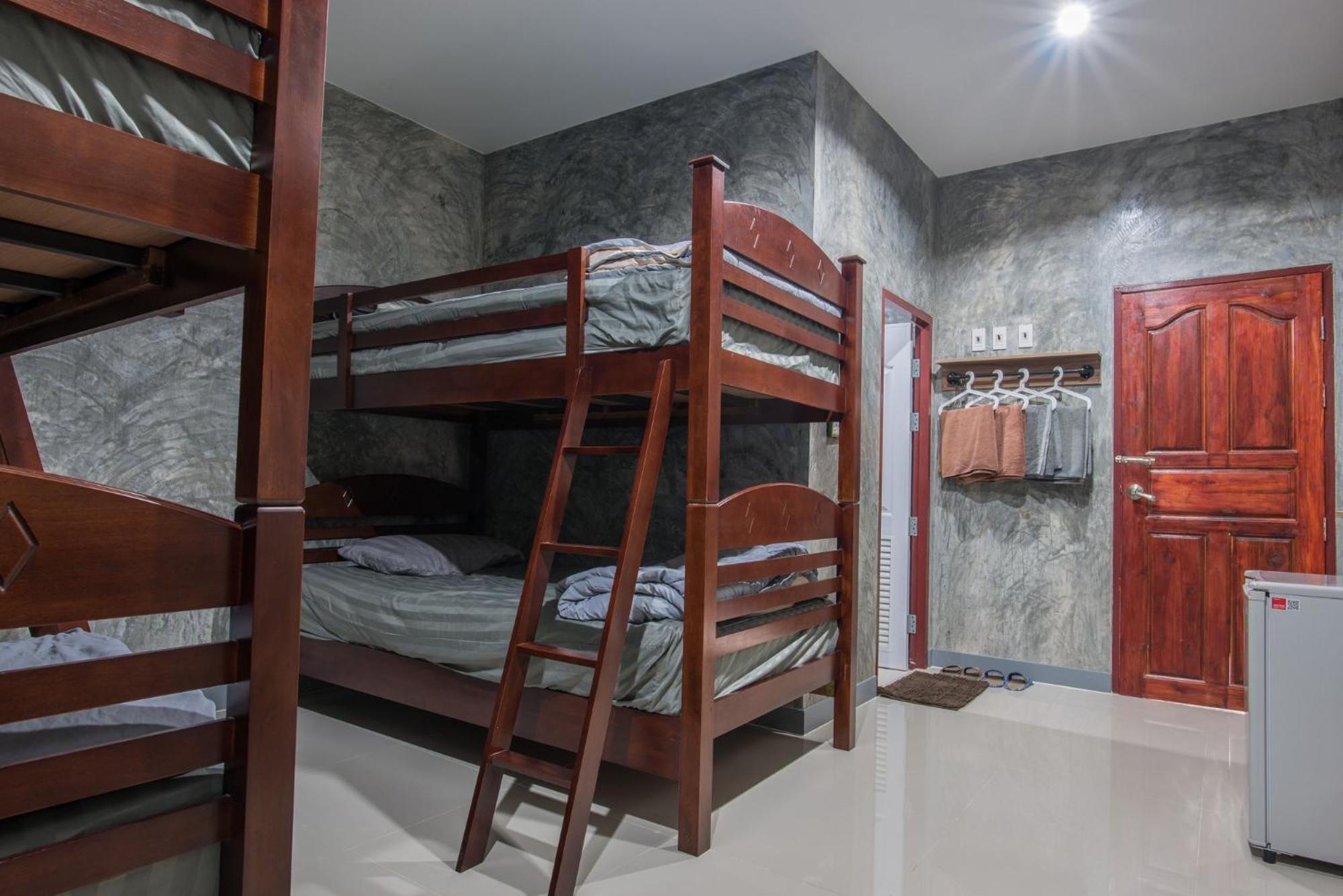 Quadruple Room - Photo 3