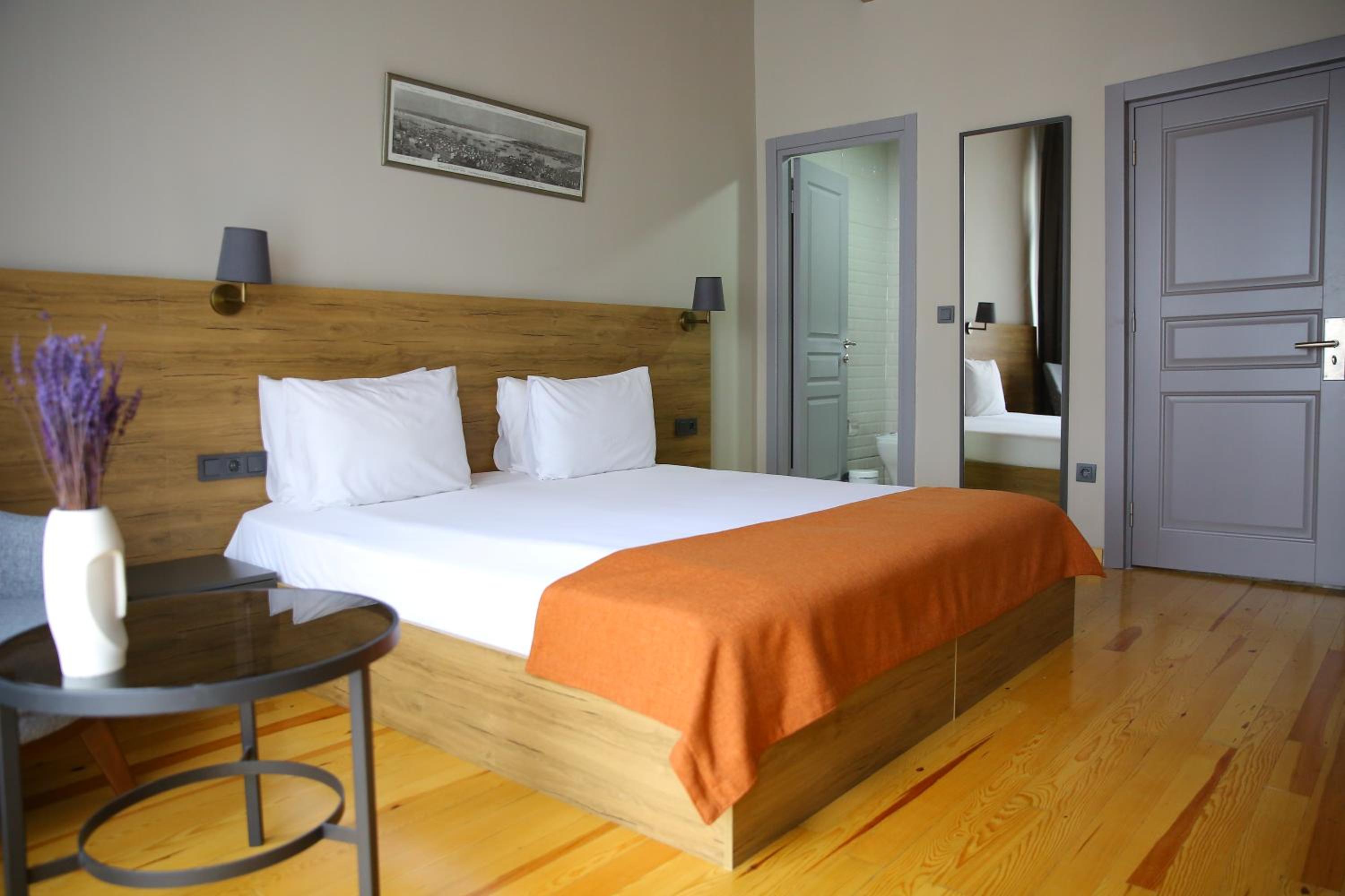 Deluxe Double Room with Balcony photo 2