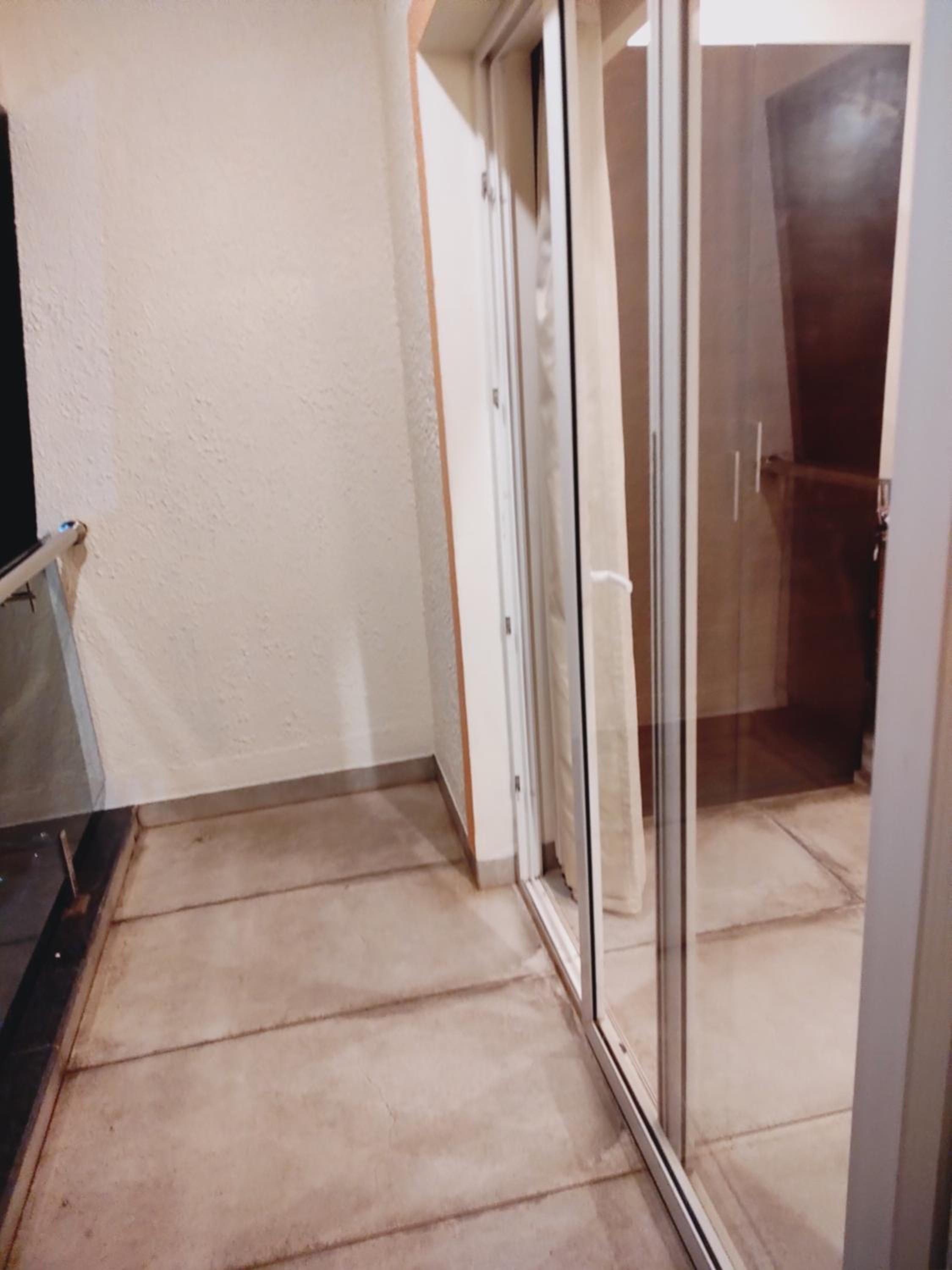 Double Room with Balcony - Photo 4