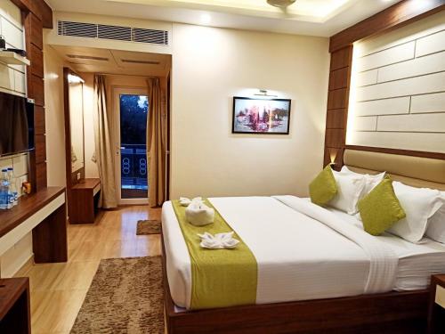 Deluxe Double Room - Photo 12