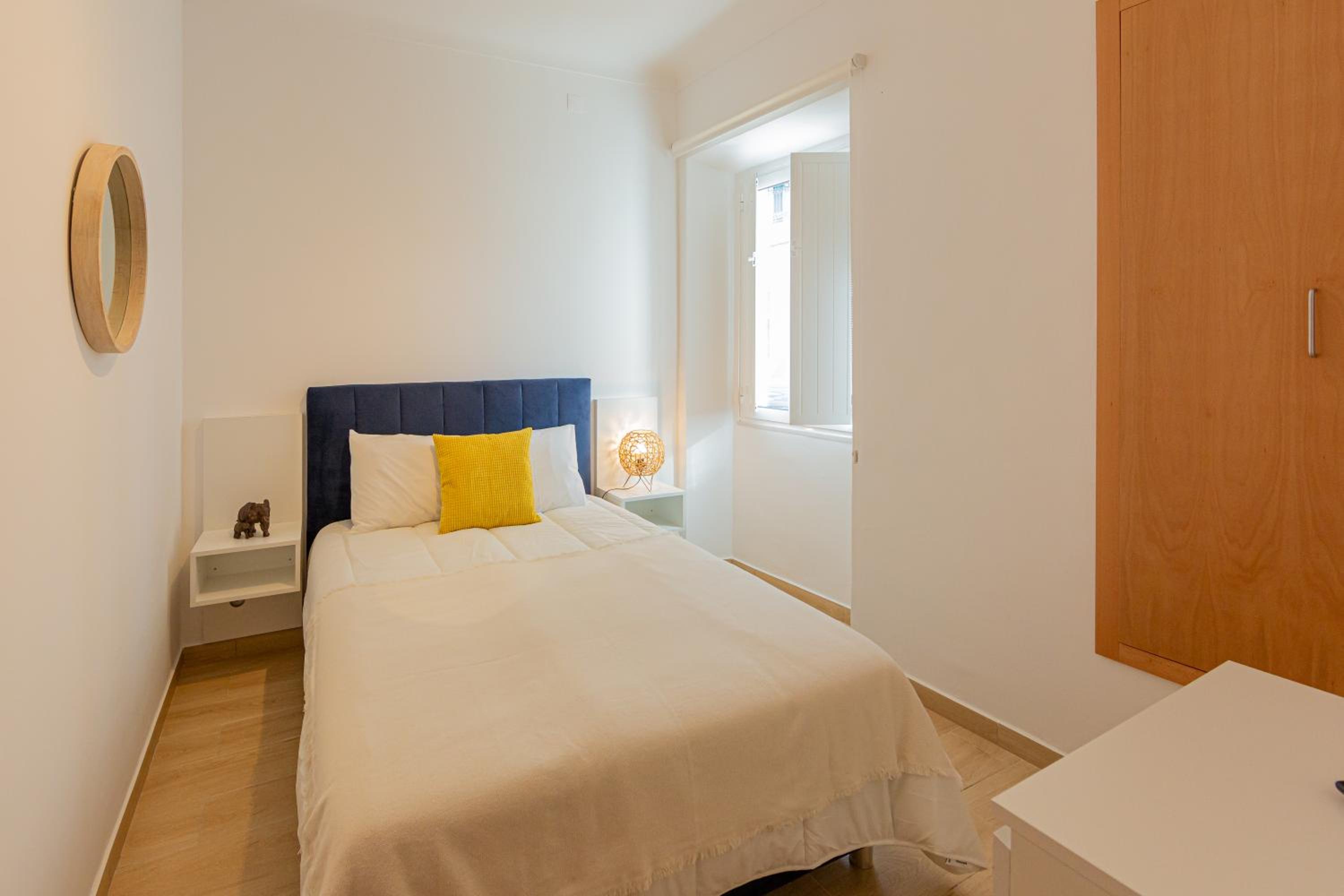 One-Bedroom Apartment photo 1