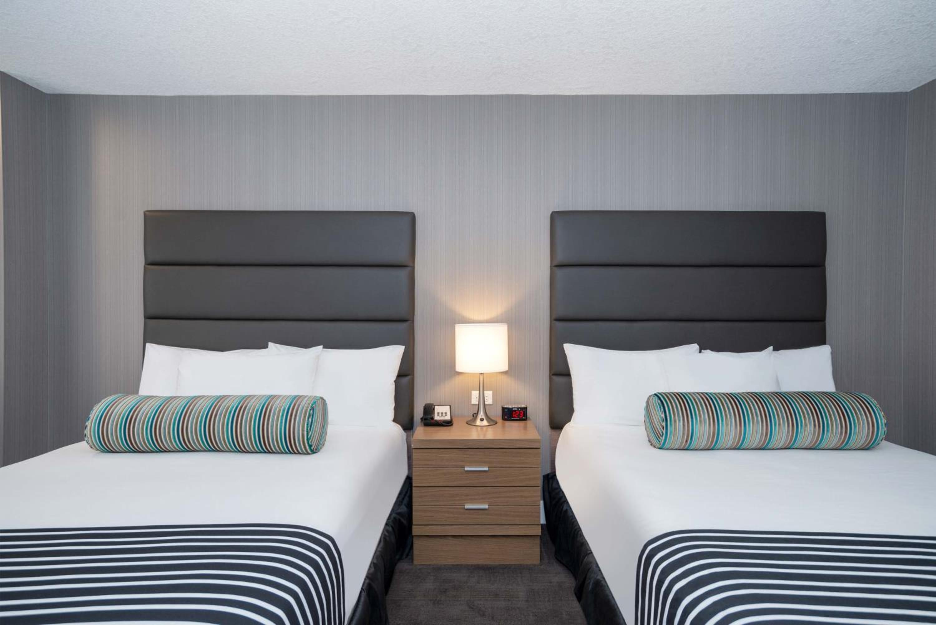 Standard Room, 2 Queen Beds - Photo 1