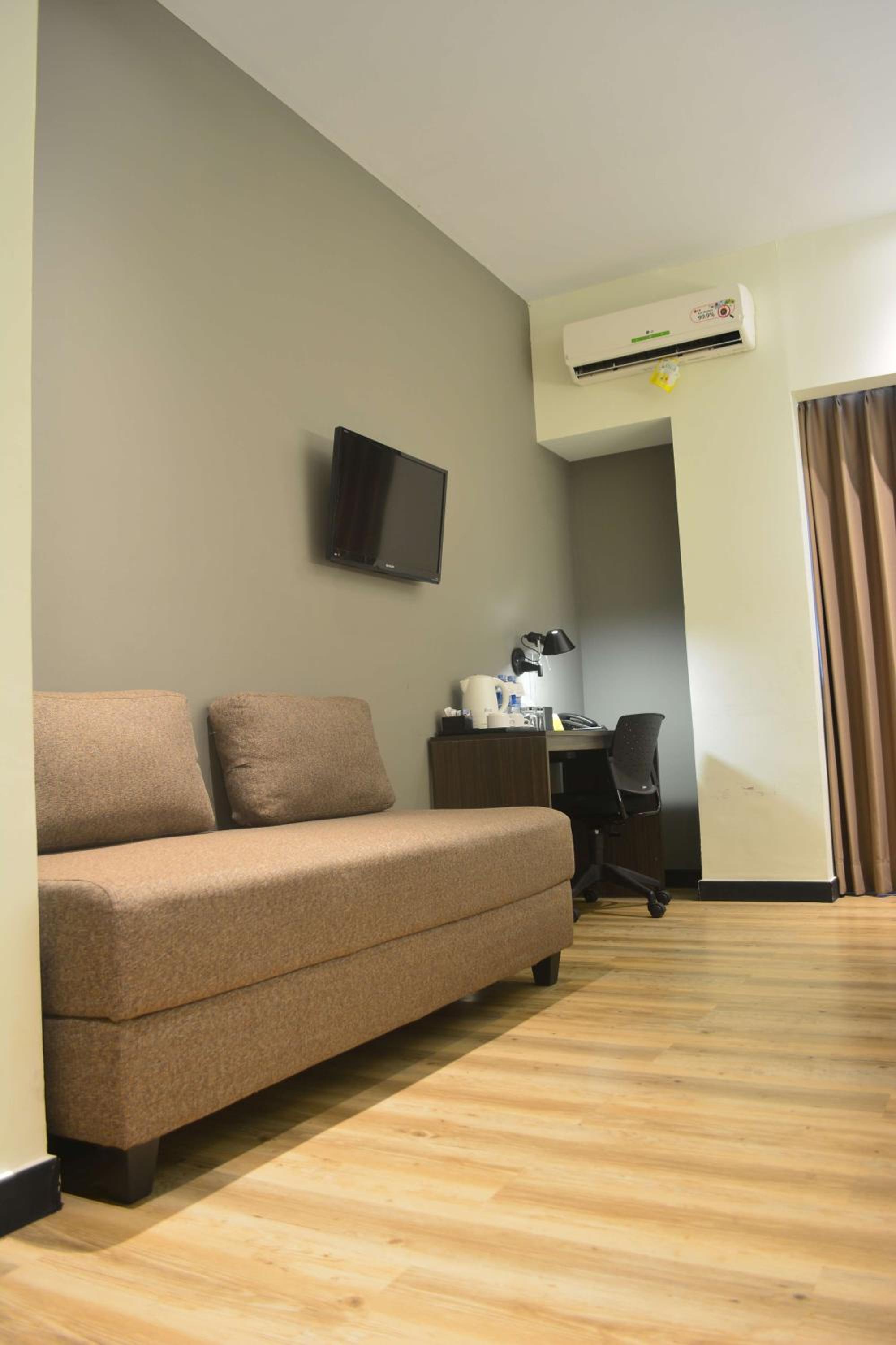 Deluxe Twin Room - Photo 6